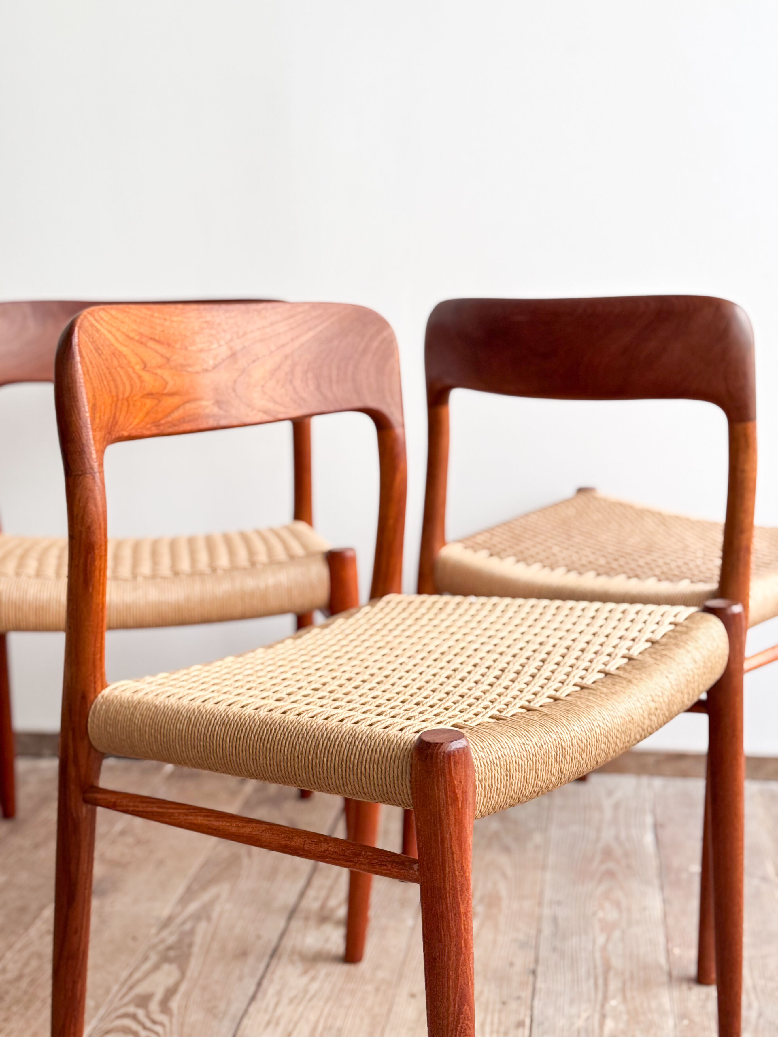 Ensemble de 4 chaises de salle à manger modèle 75 en teck, Niels O. Møller