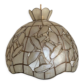 Mother-of-pearl and brass suspension