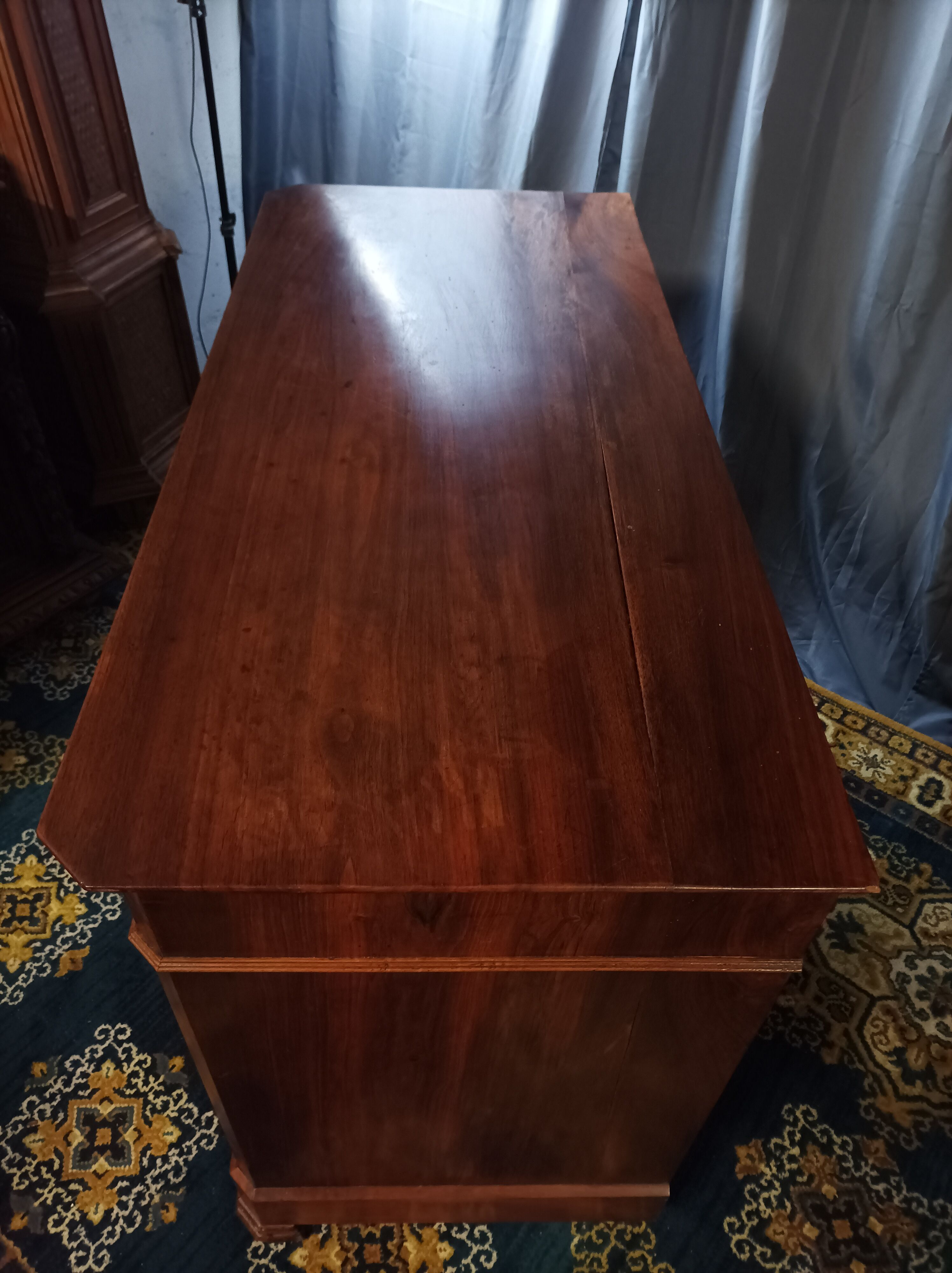 Commode Louis Philippe en ronce de noyer XIXème