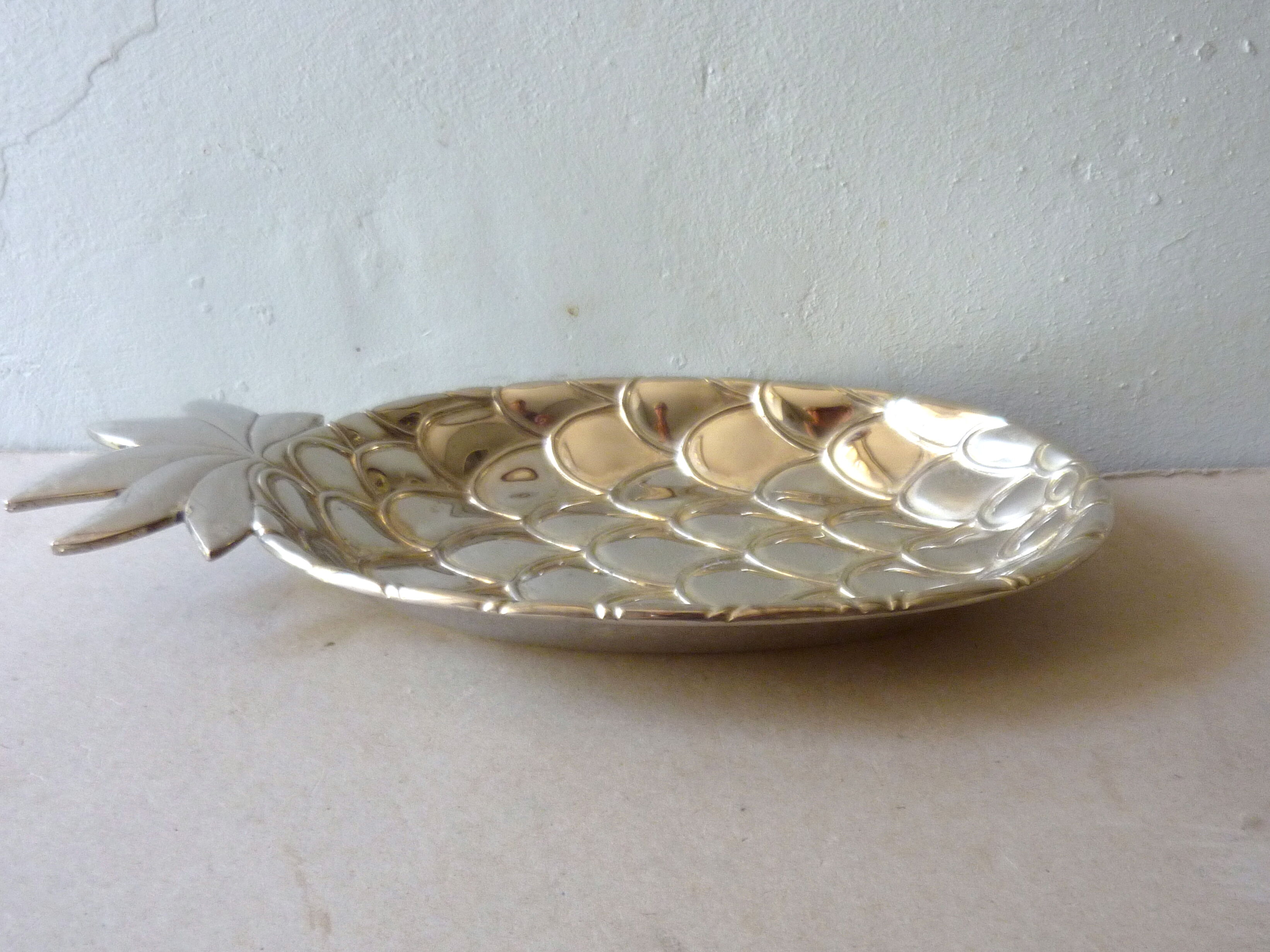 Empty pocket form silver metal pineapple, Silea, 70 years