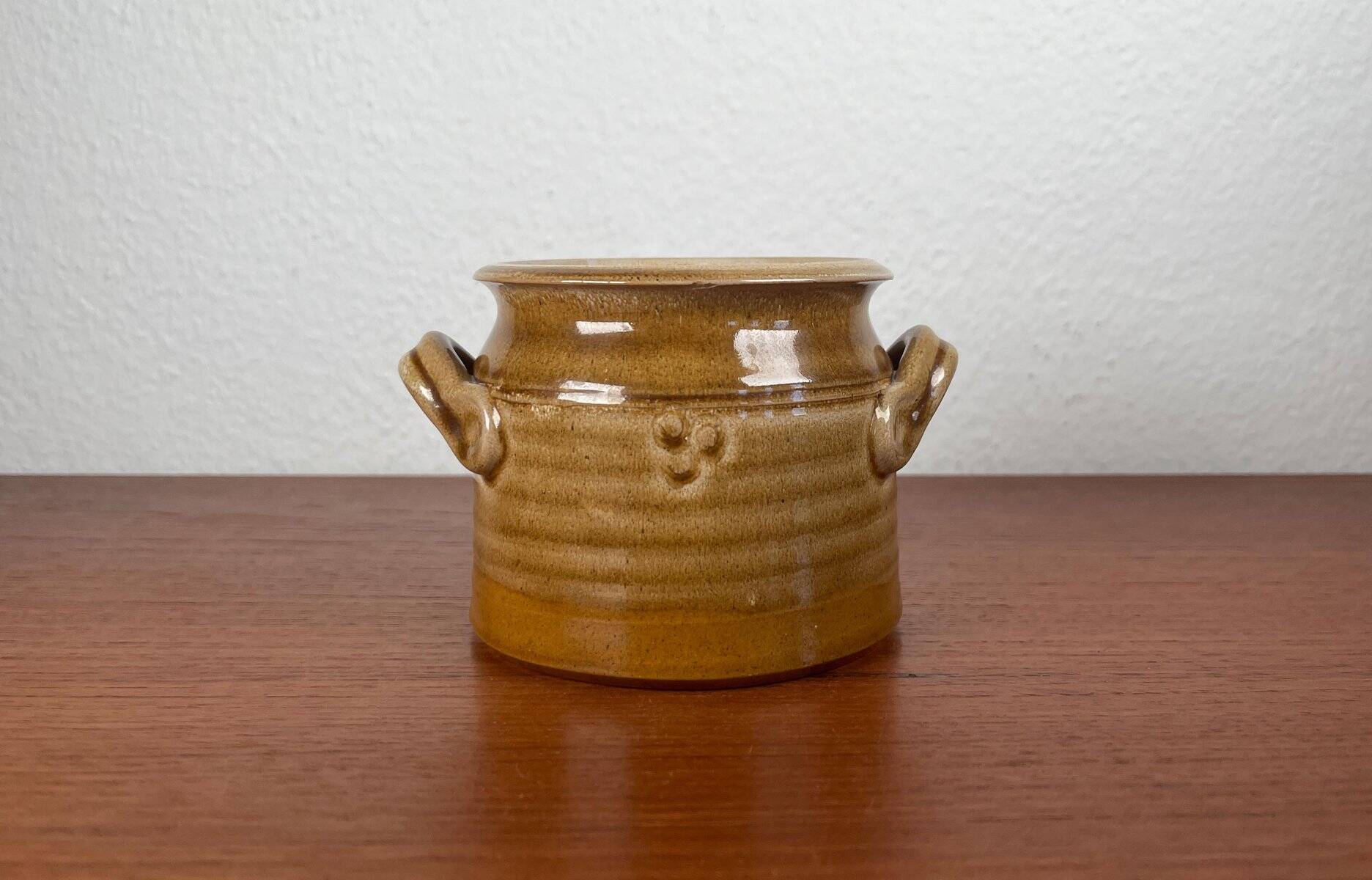 Mid-century Danish studio pottery bowl by Kaj Henning Jensen for Kh Keramik, 1960s.