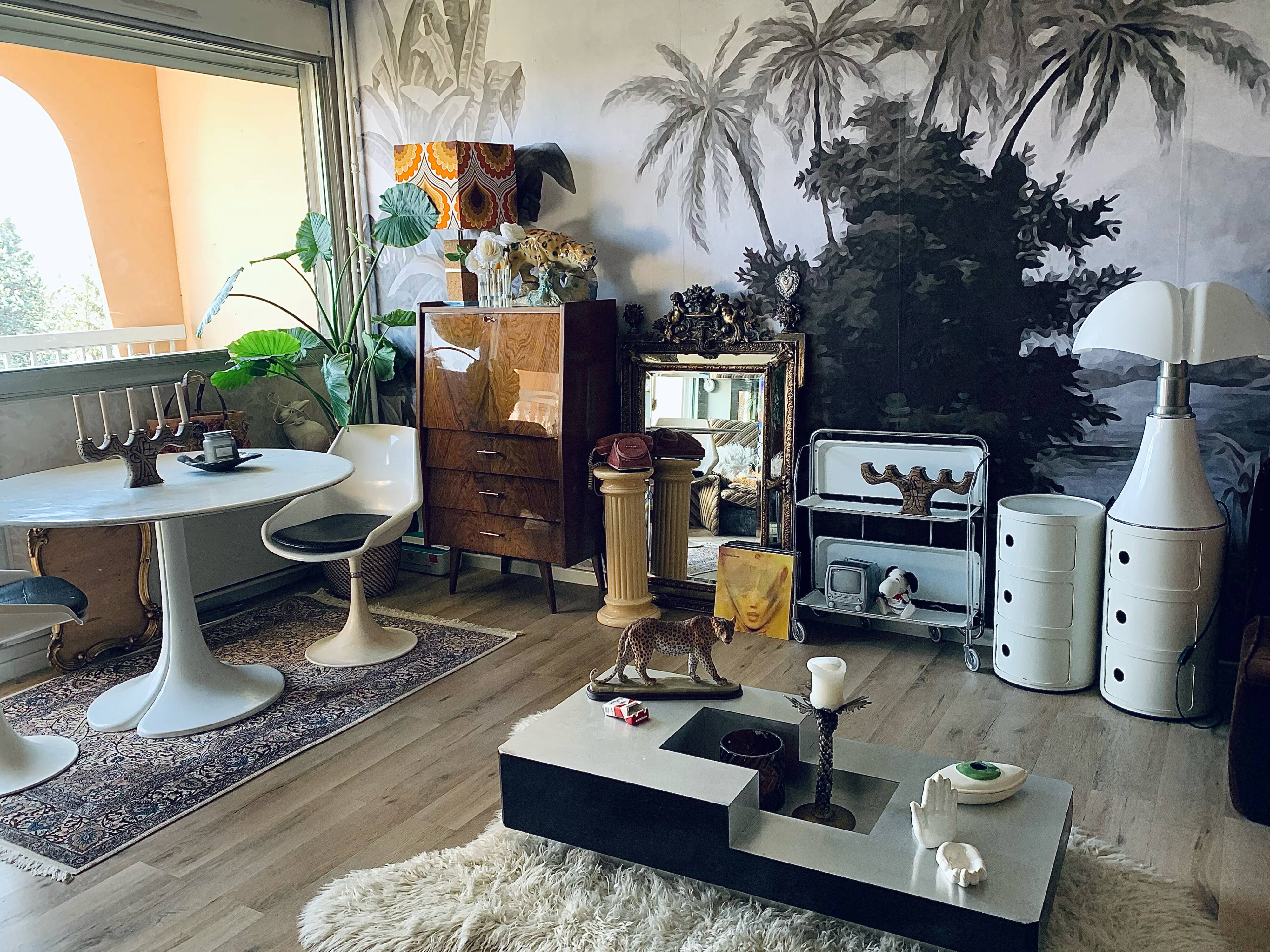 Secretary 70 feet compass