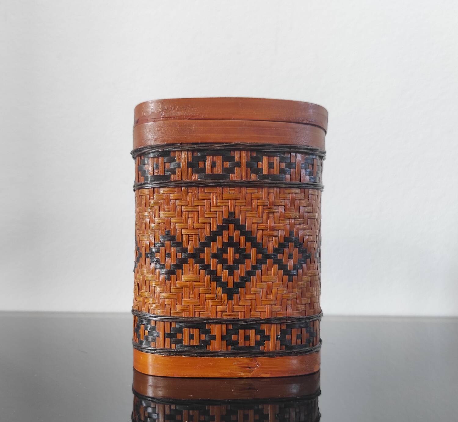Vintage woven bamboo box - Artisanal Shanghai