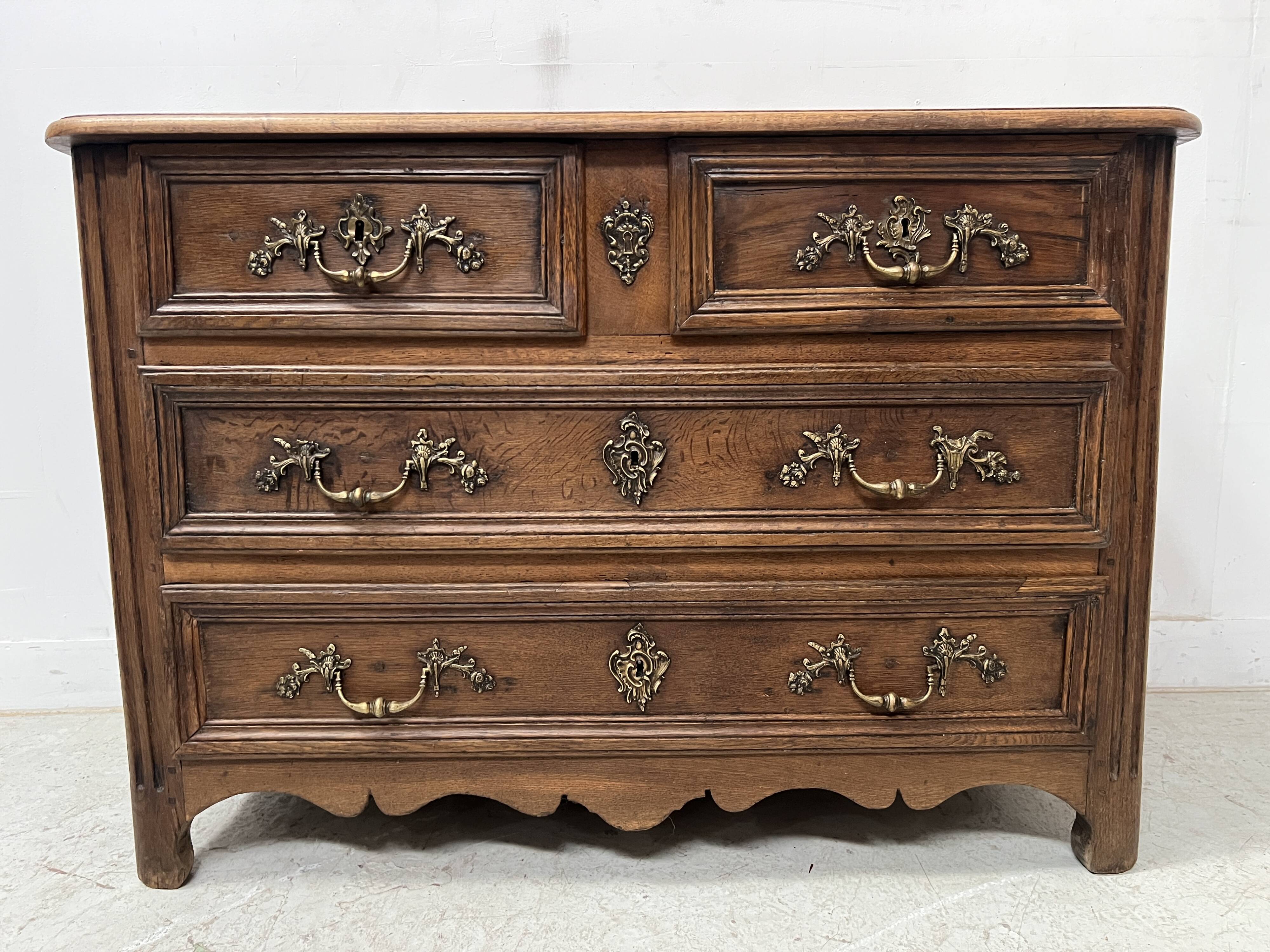 Louis XIV style chest of drawers in solid oak, 18th century