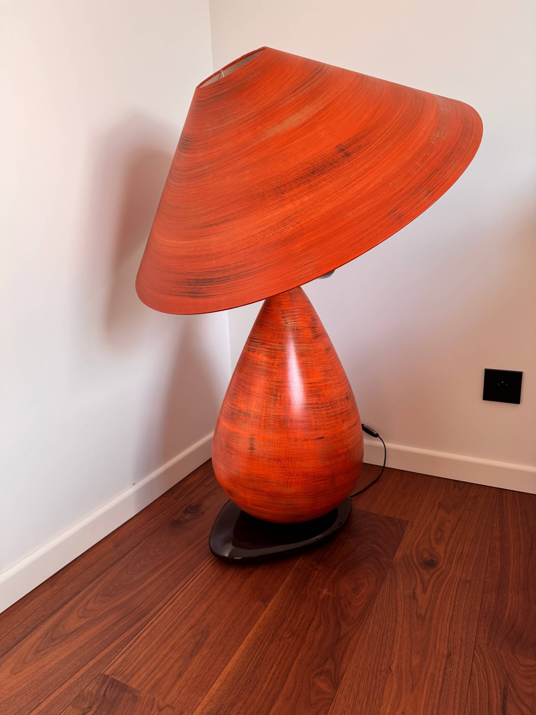Sculptural lamp in terracotta ceramic