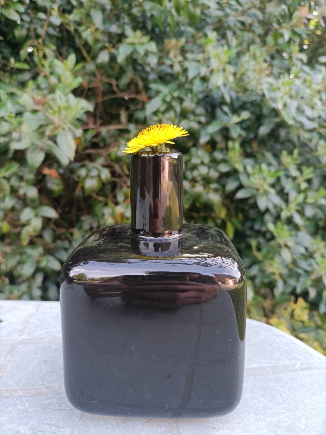 Vase Noir Cubique