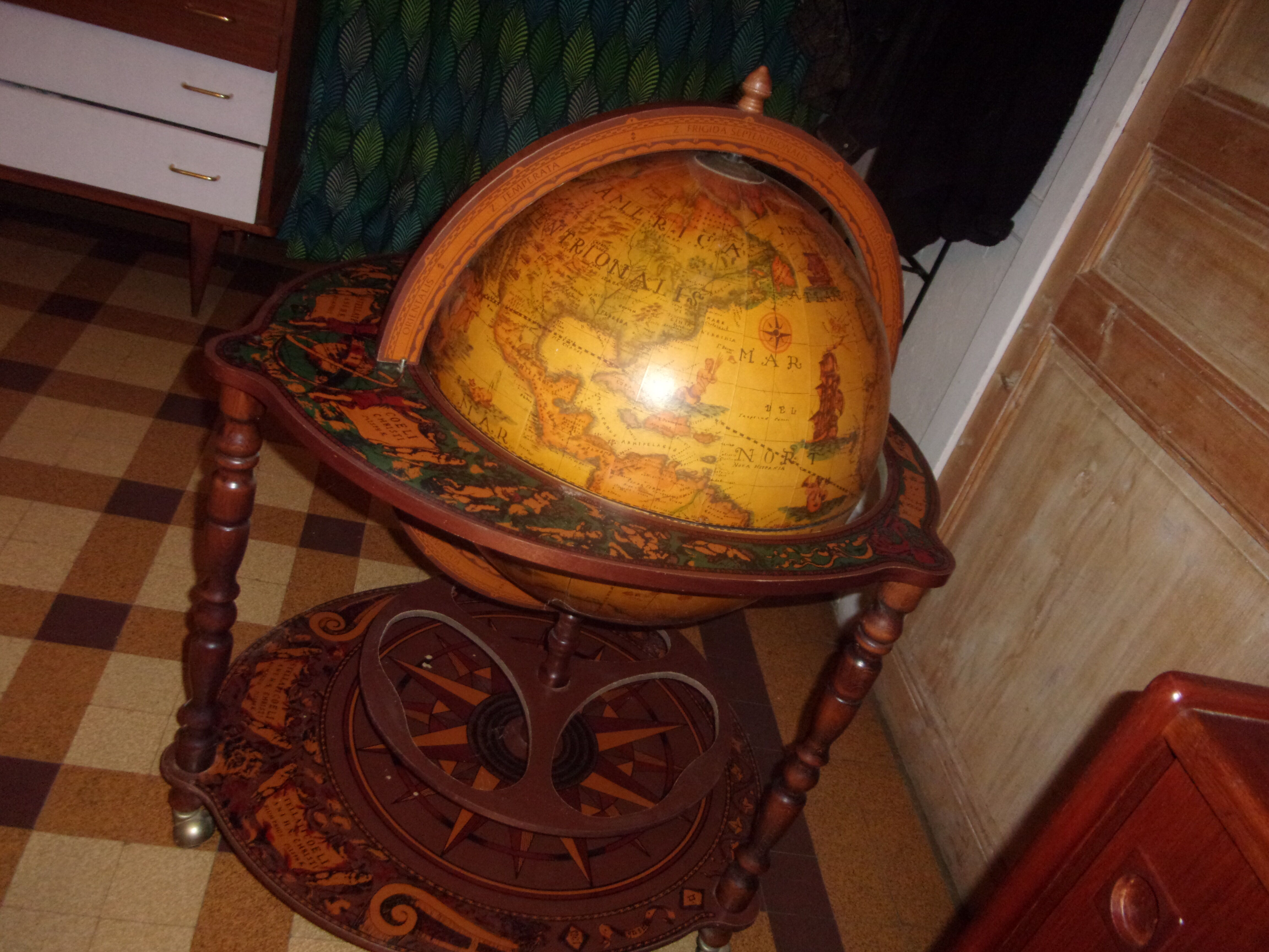 Earth globe bar world map wheels 1970/1980