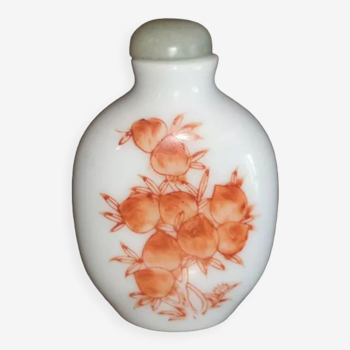 Tabatière chinoise en porcelaine à décor de fleurs