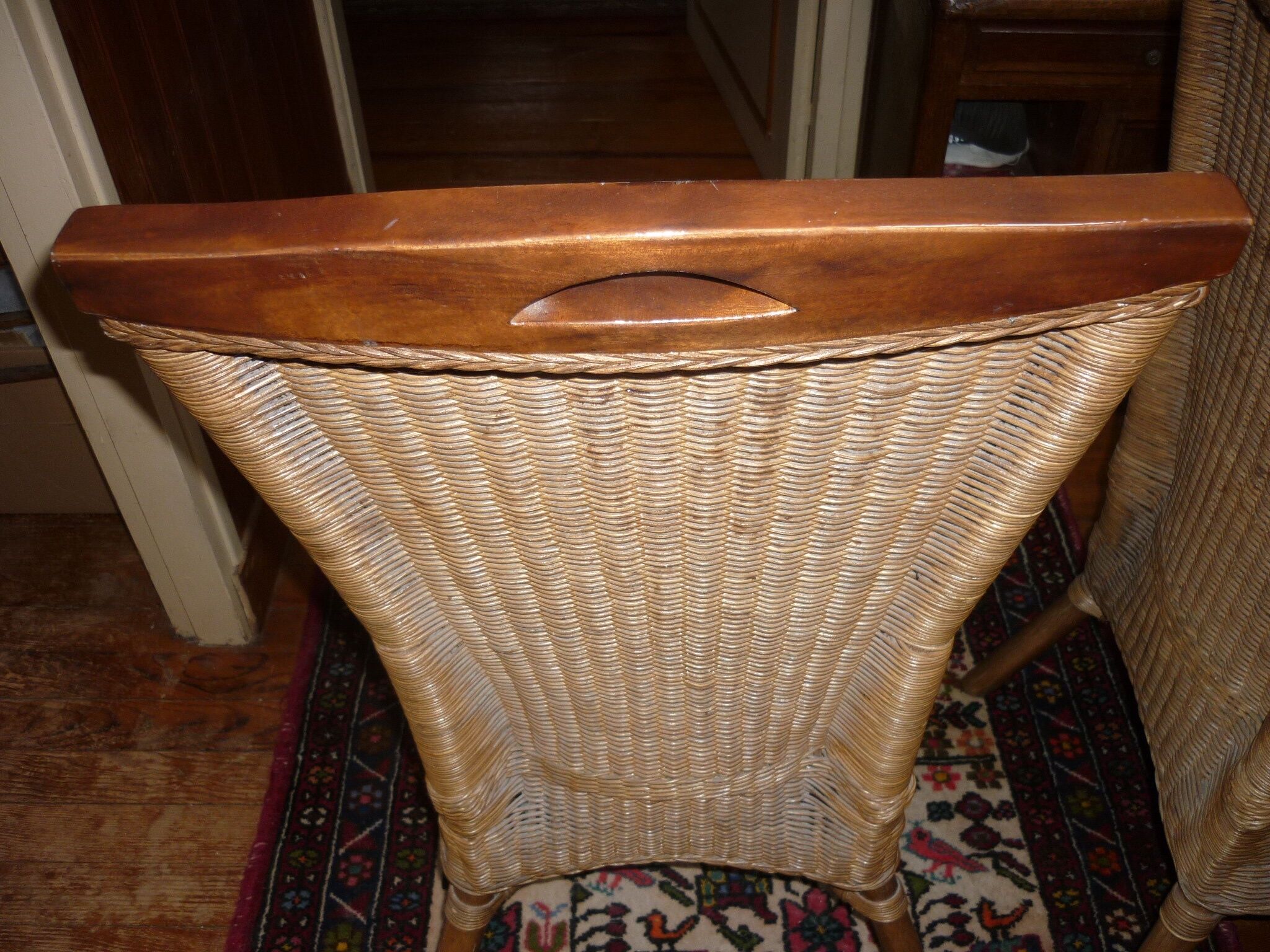 Pair of 2 rattan chairs