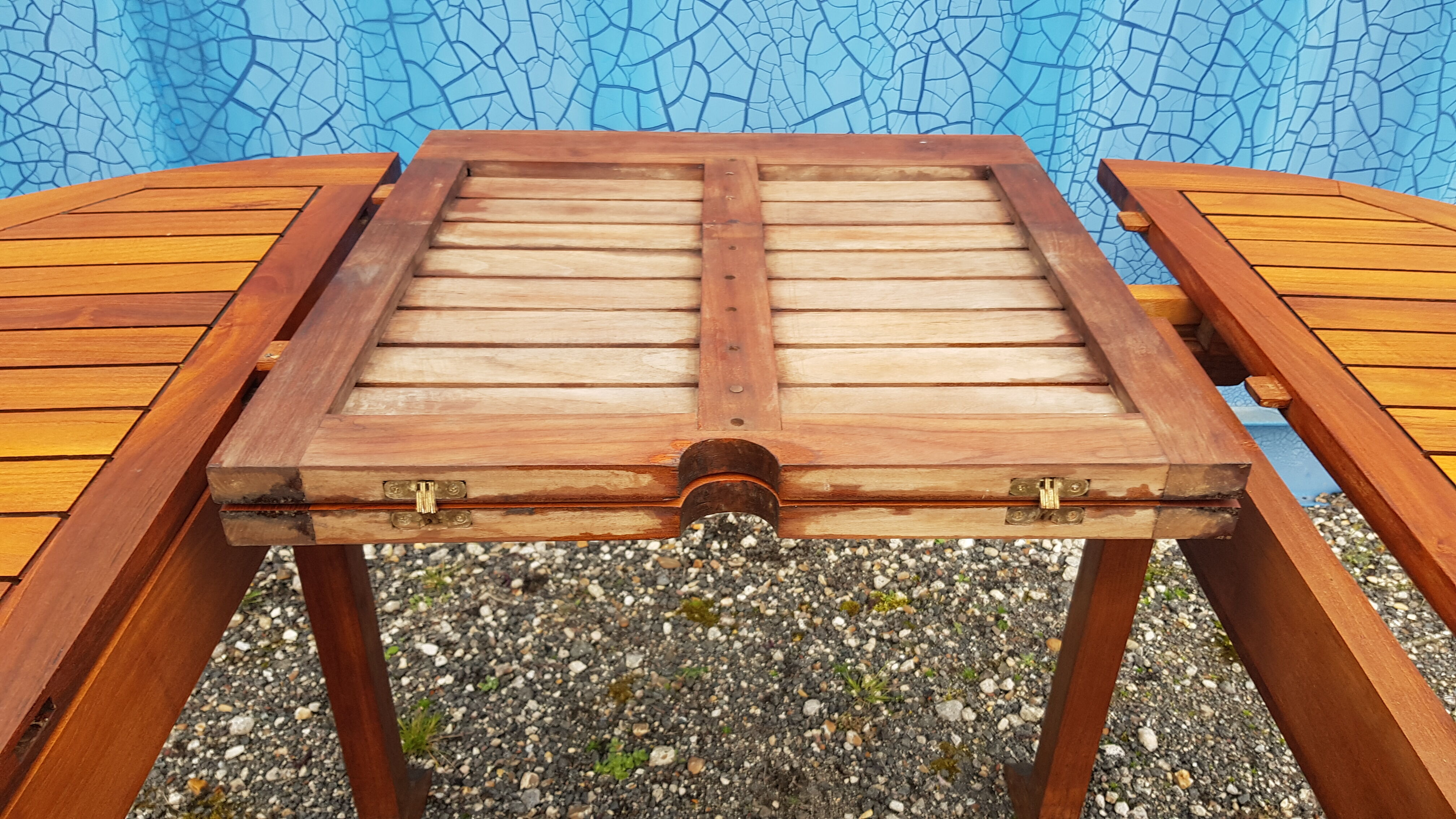 Stretchable garden dining table in solid teak