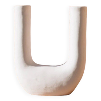 Izza white ceramic vase