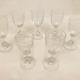 Série de sept verres à pied anciens en cristal gravé, apéritif, digestif