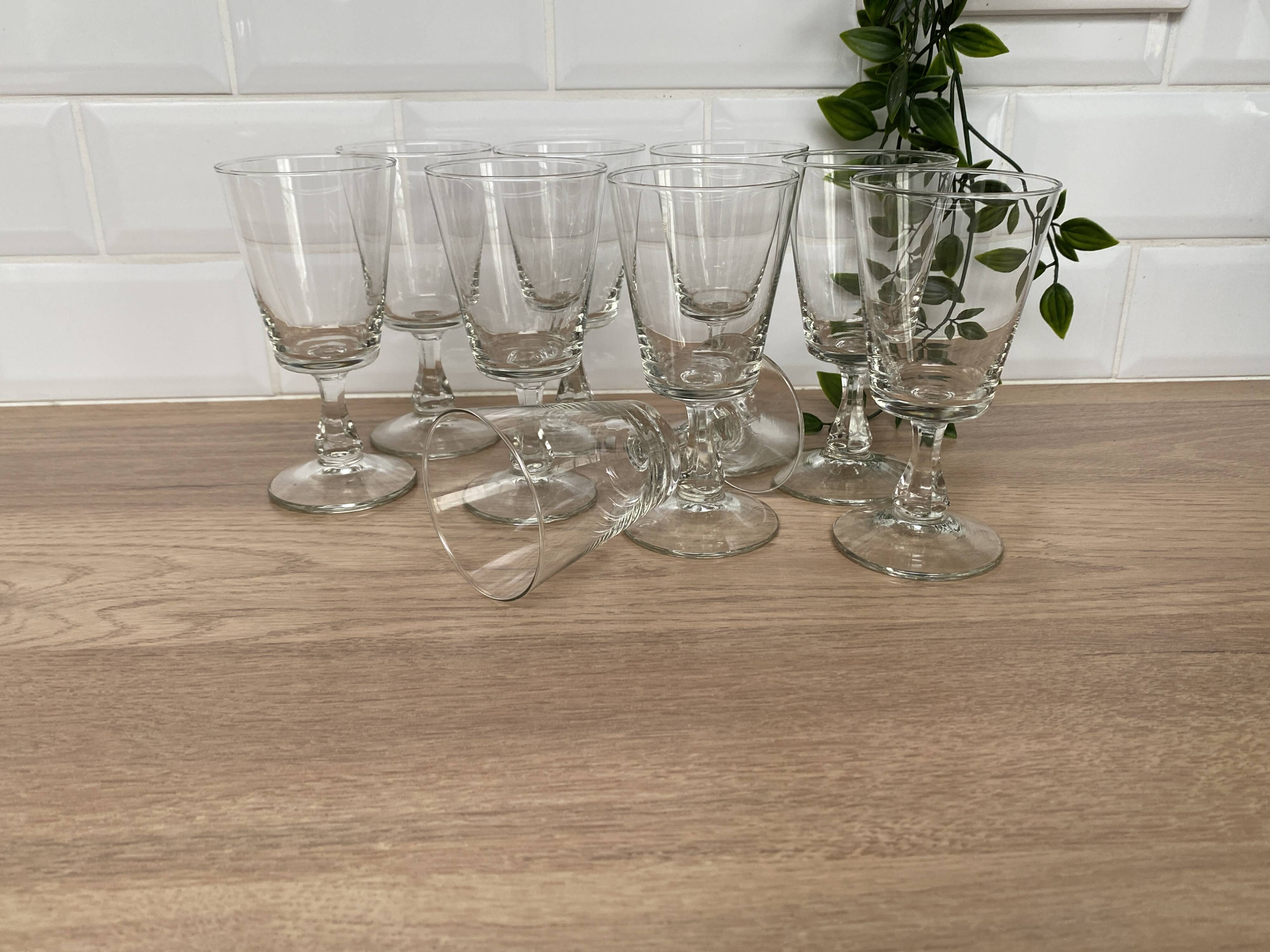 Set of 9 white wine glasses