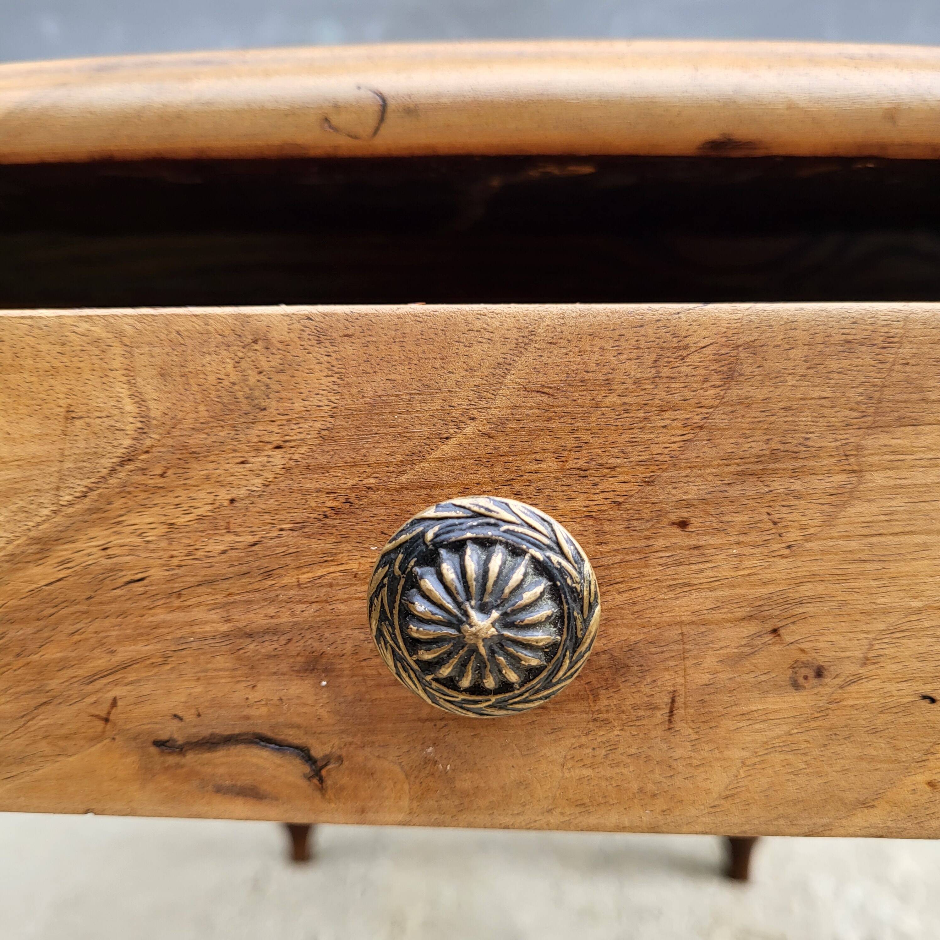 Table XIXth in Elm and Cherry: The Louis-Philippe Elegance