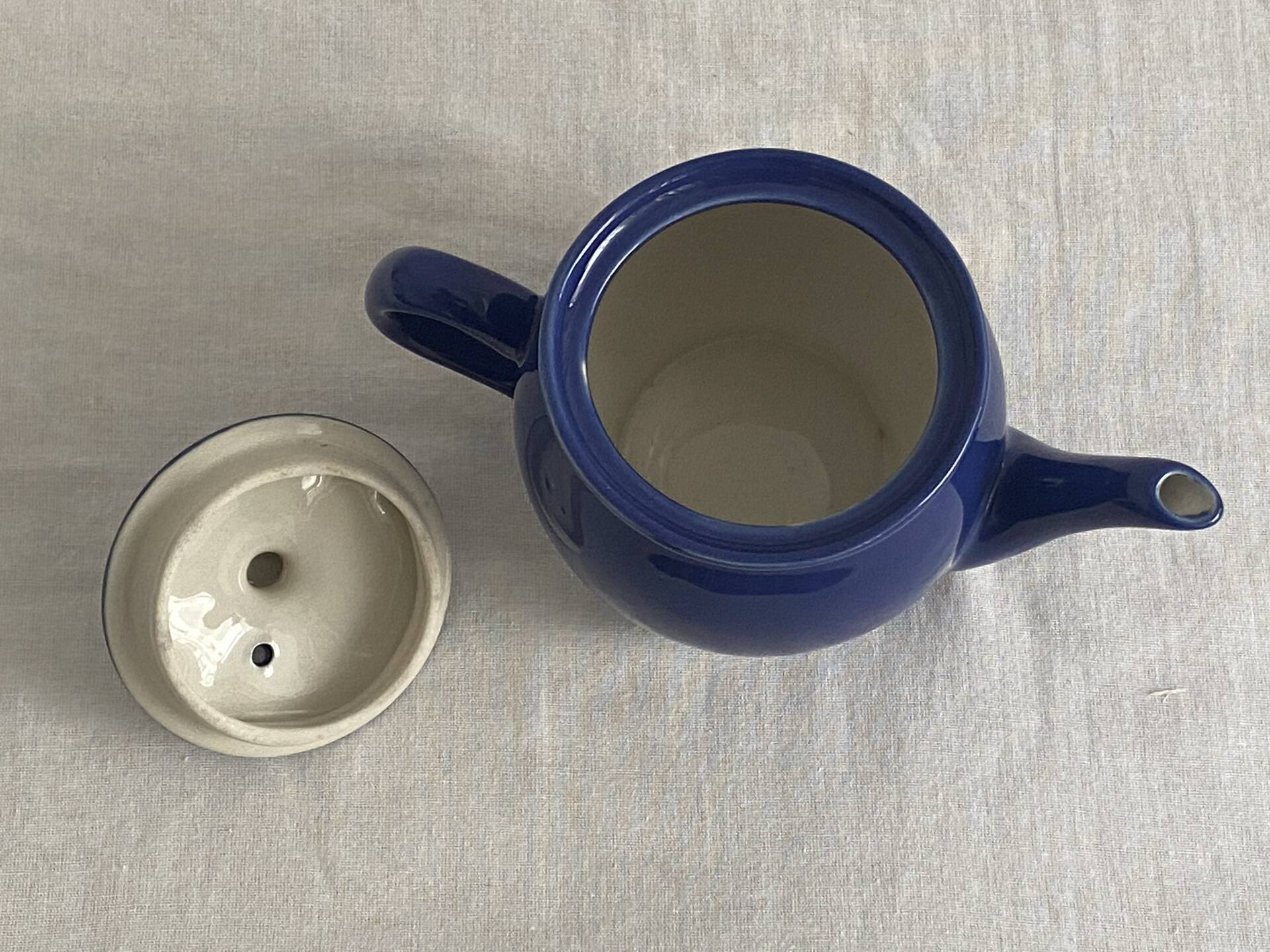 Petite théière en porcelaine bleue