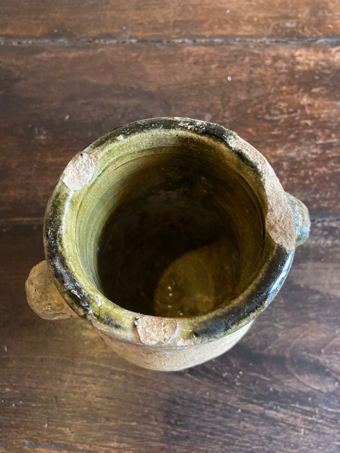 Earthen pot