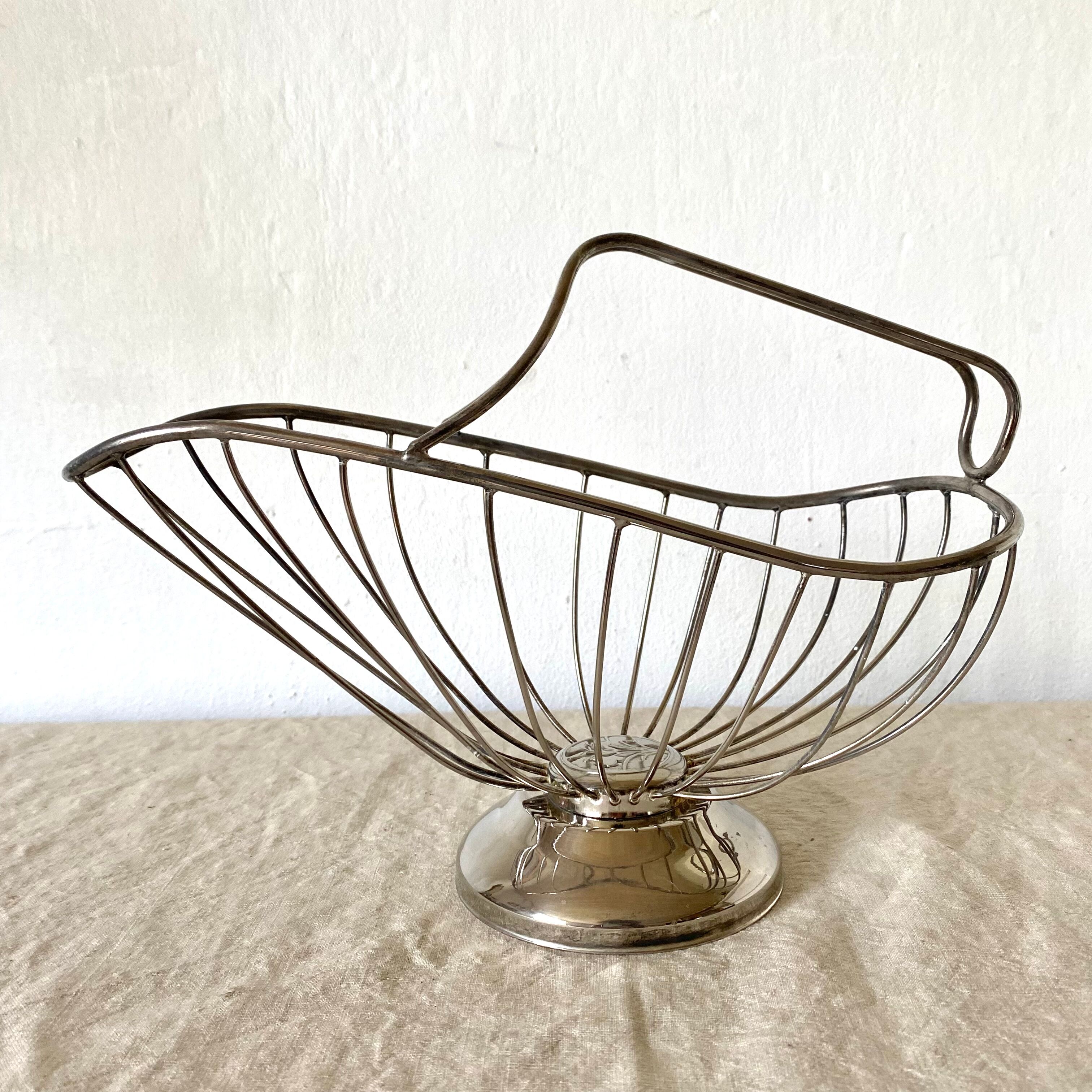 Silver metal bottle holder