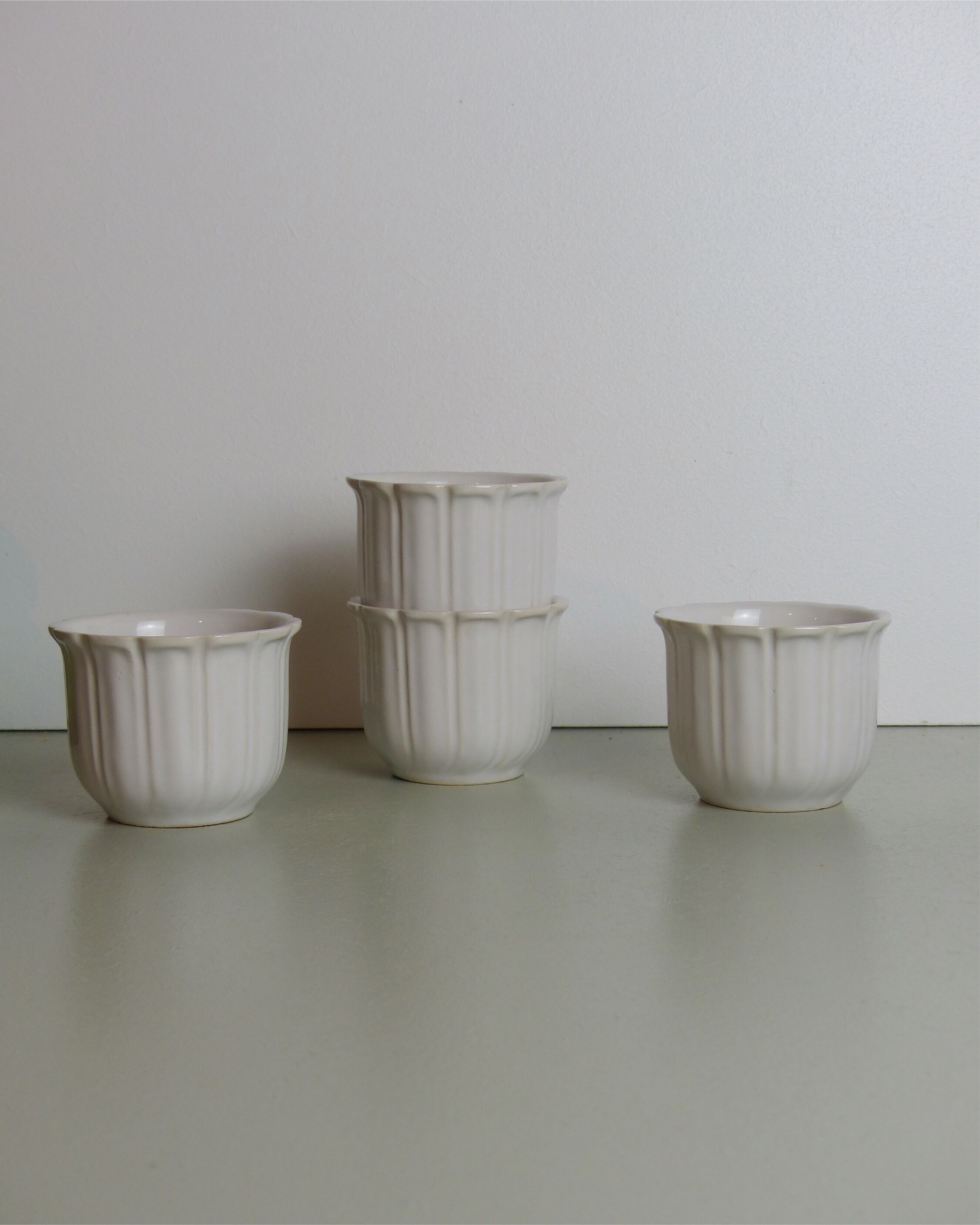 Set of 4 white ceramic cups