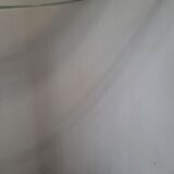 Armoire à barre vintage en forme de cylindre ouvrable, bois, laiton et verre.