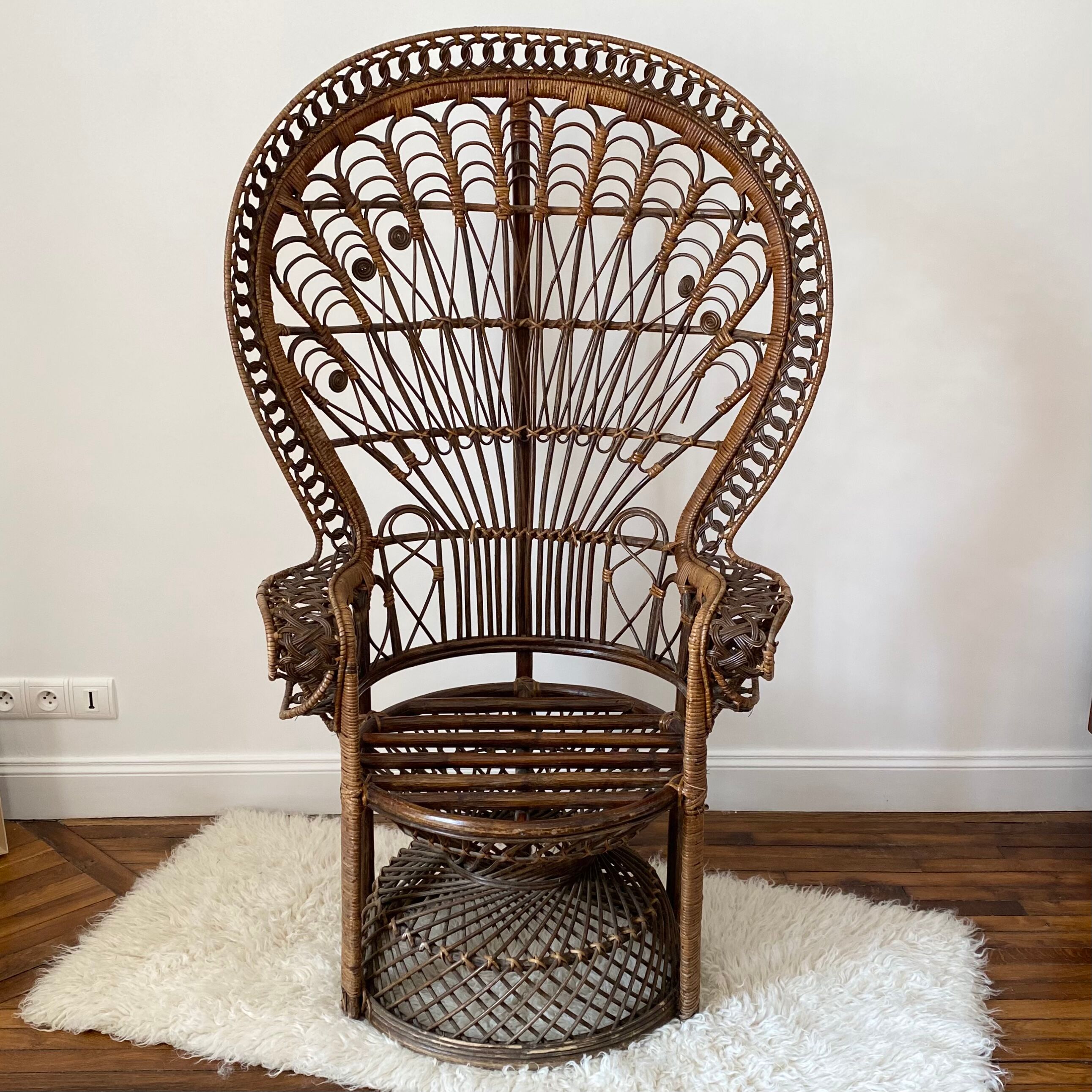 Armchair Emmanuelle old