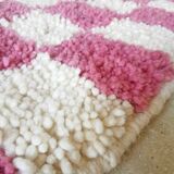 Pink and white Beni Ouarain checkered Berber rug in wool