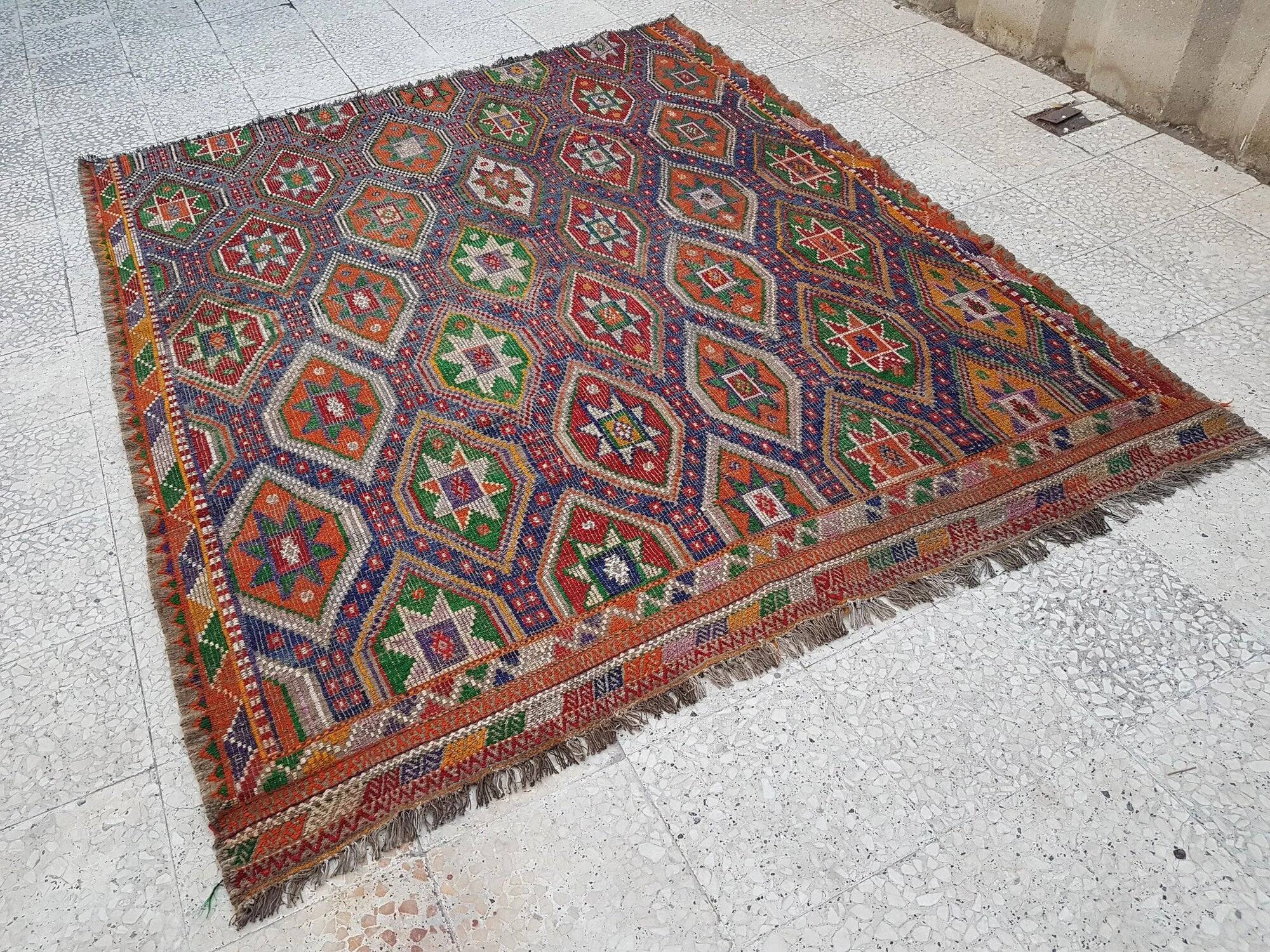 Vintage Turkish kilim, handwoven, 186x227 cm.