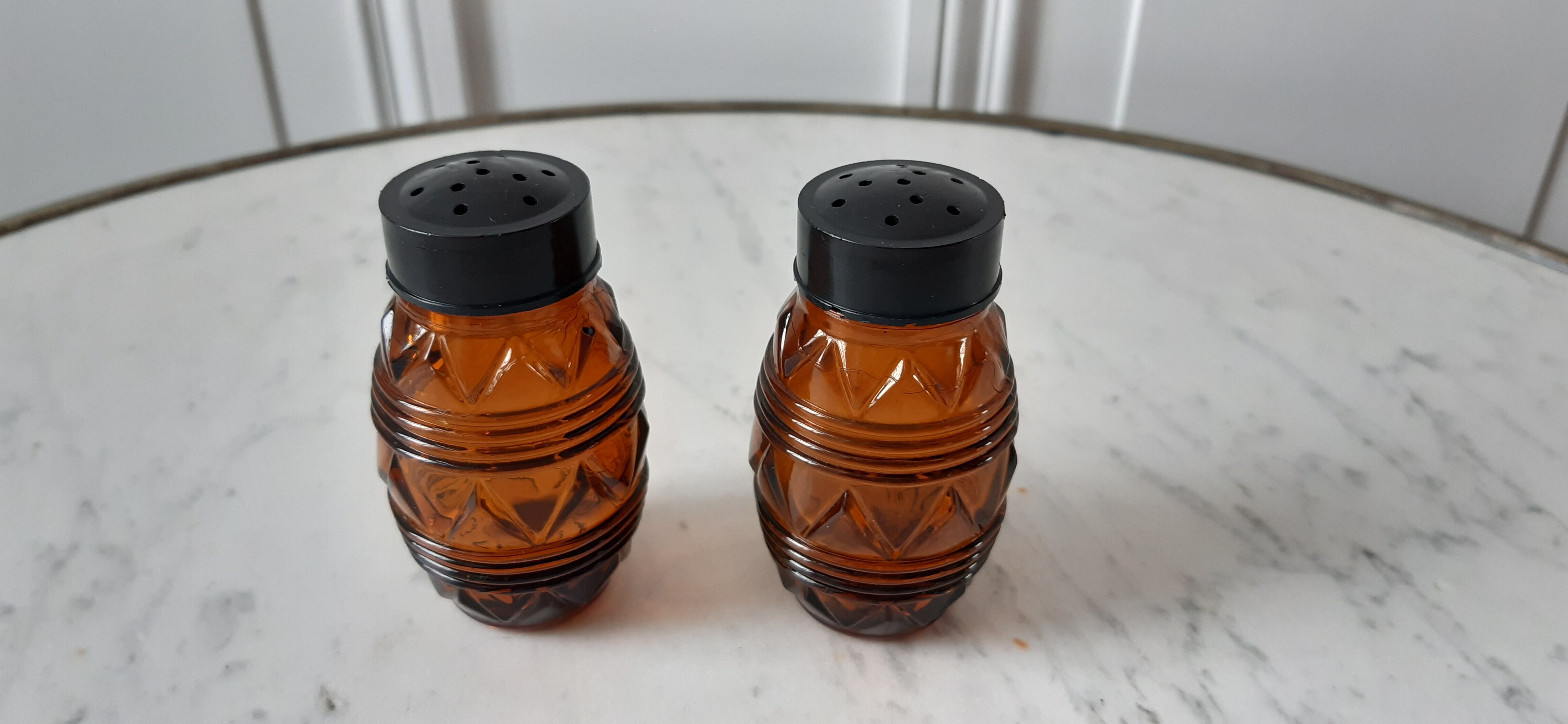 Duo of salt shaker, pepper in amber glass 70s