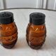 Duo of salt shaker, pepper in amber glass 70s