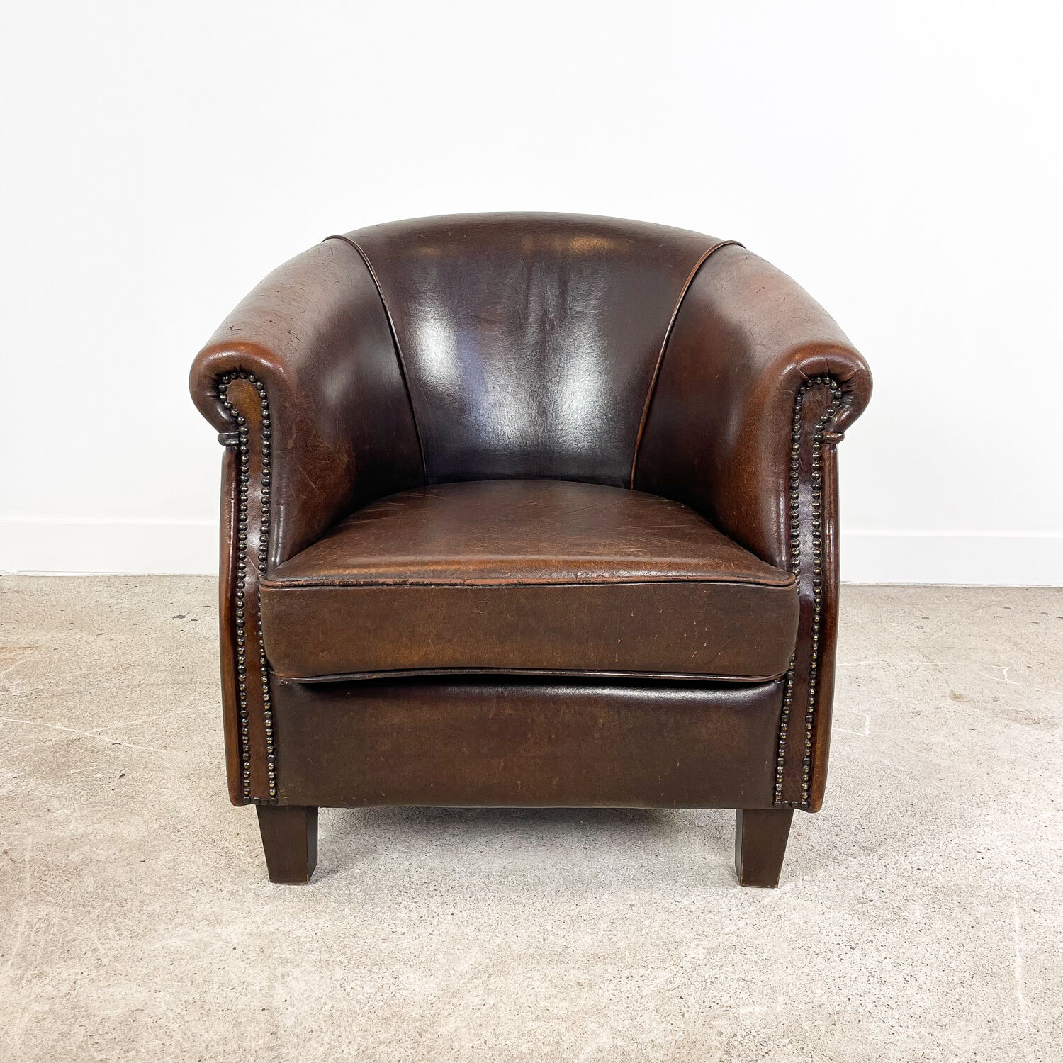 Vintage dark brown sheep leather clubchair rijsbergen