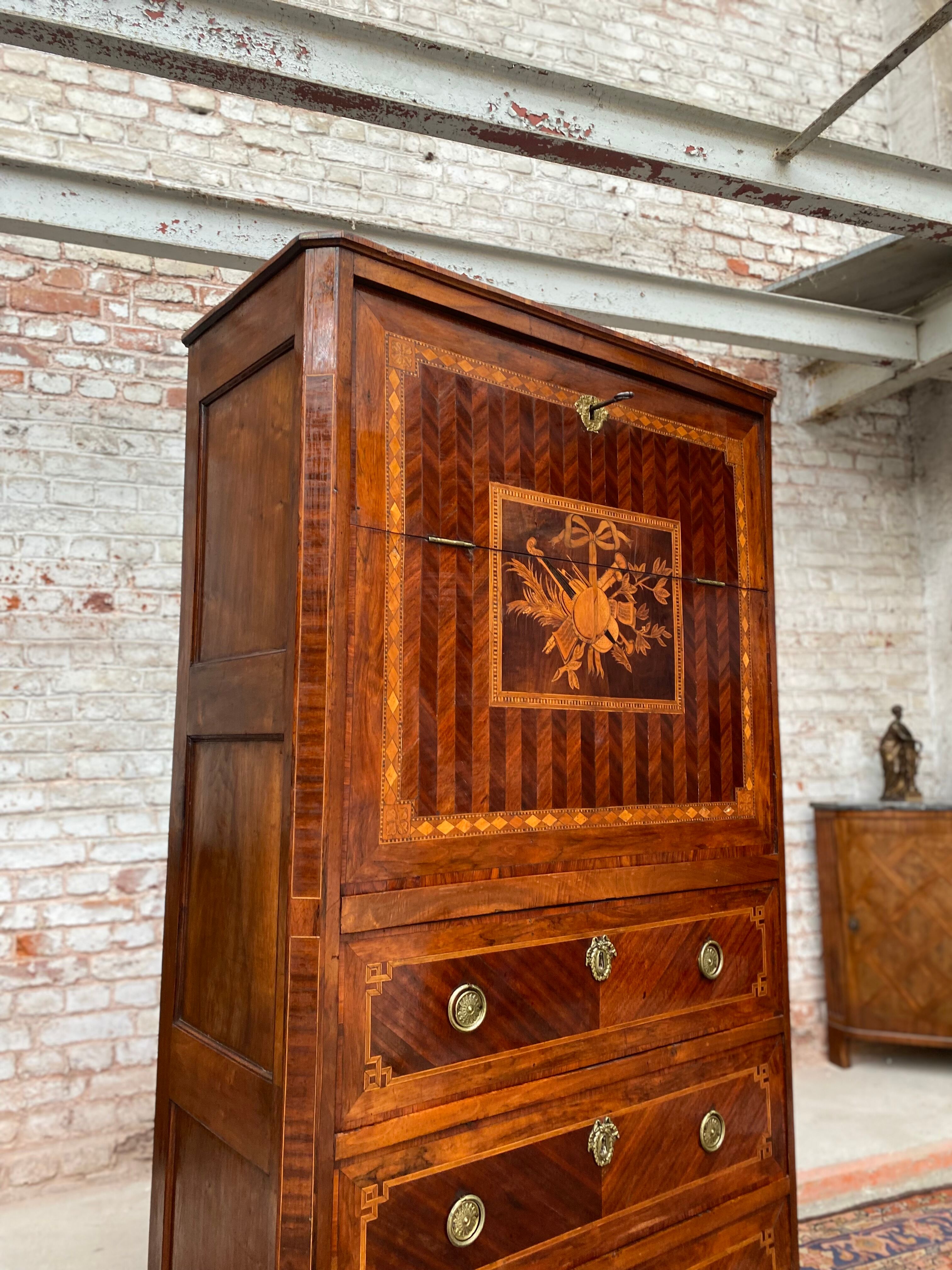 Secretary in veneer wood and walnut period transition xviii eme century