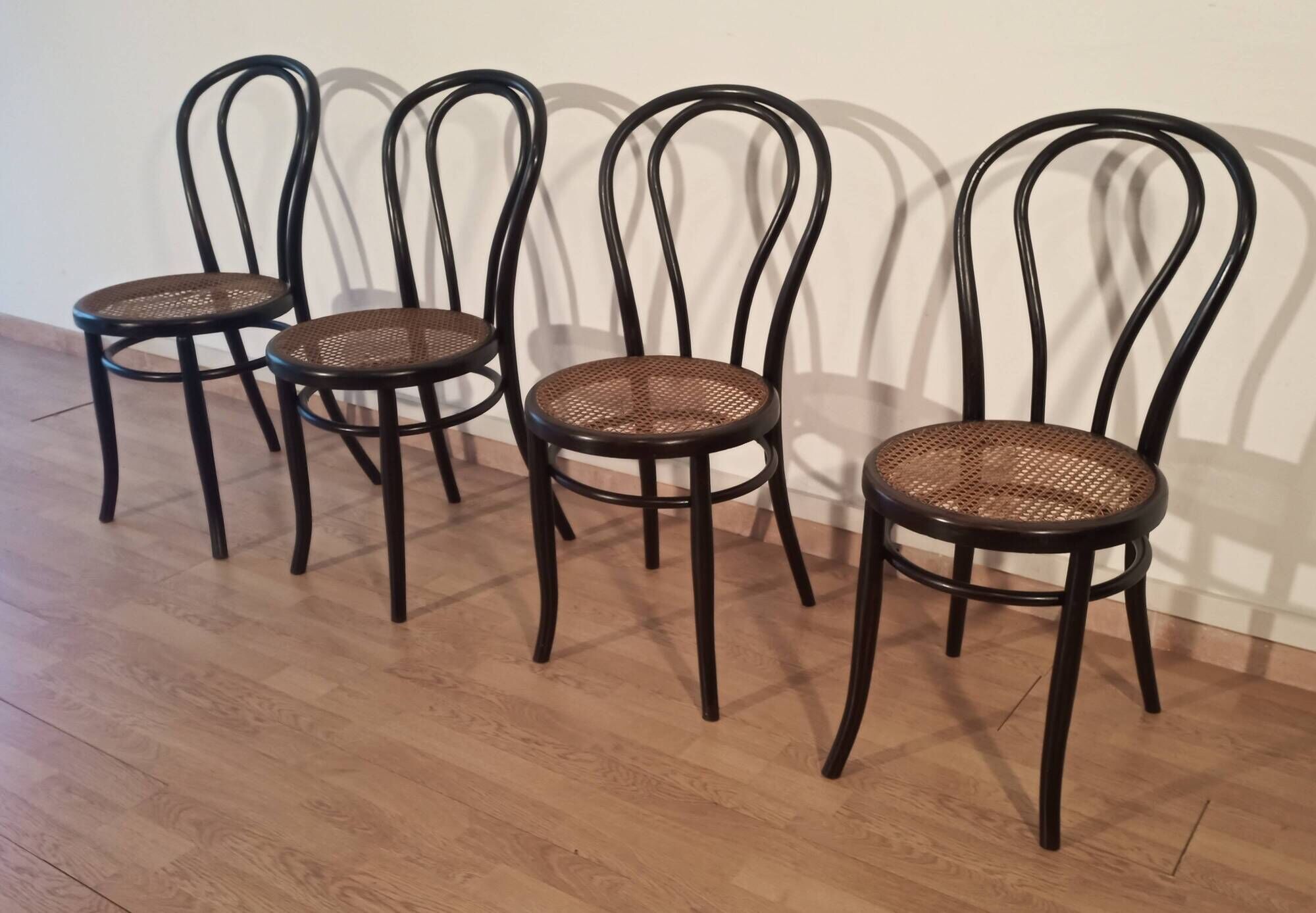Chaises de salle à manger en hêtre courbé dans le style de Thonet, Italie, lot de 4