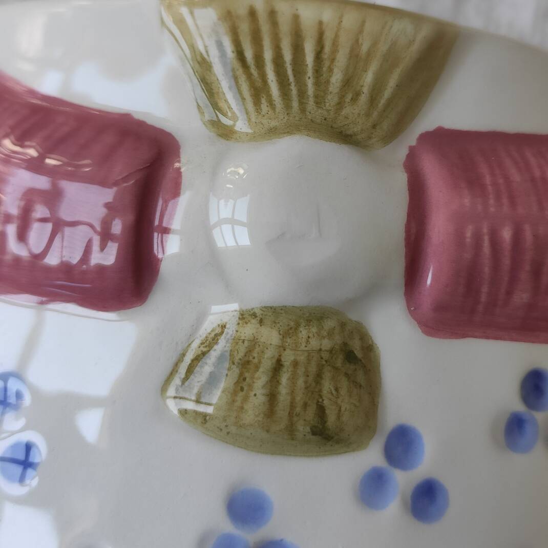 Pot slip woman with bouquet