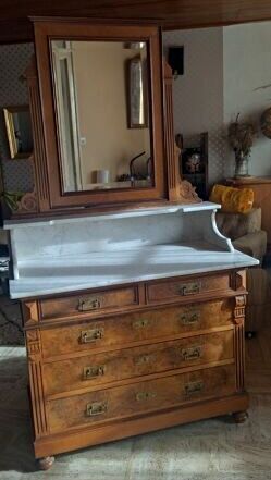 Old chest of drawers high dressing table