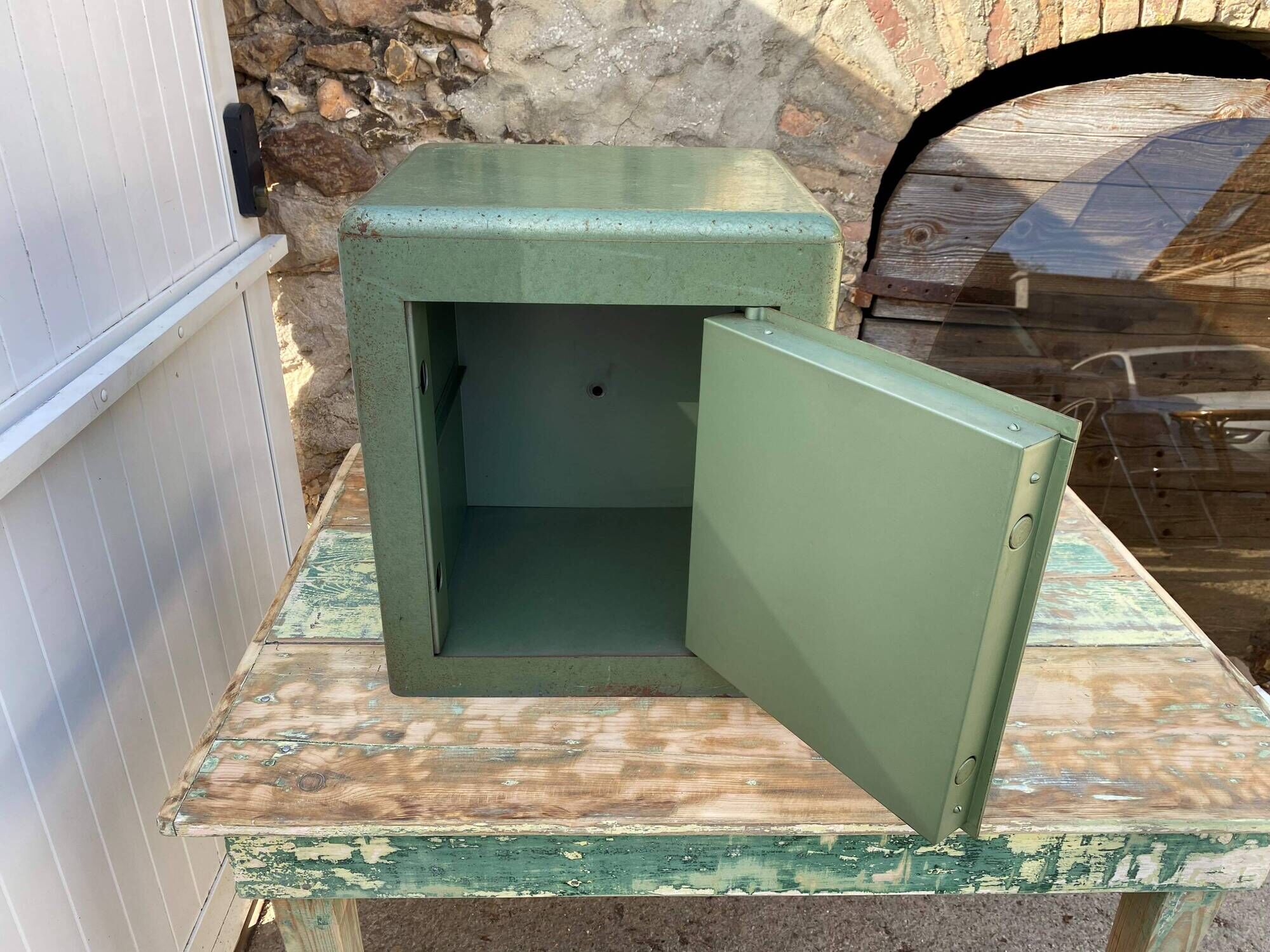 Safe industrial metal furniture brand manufrance 1950