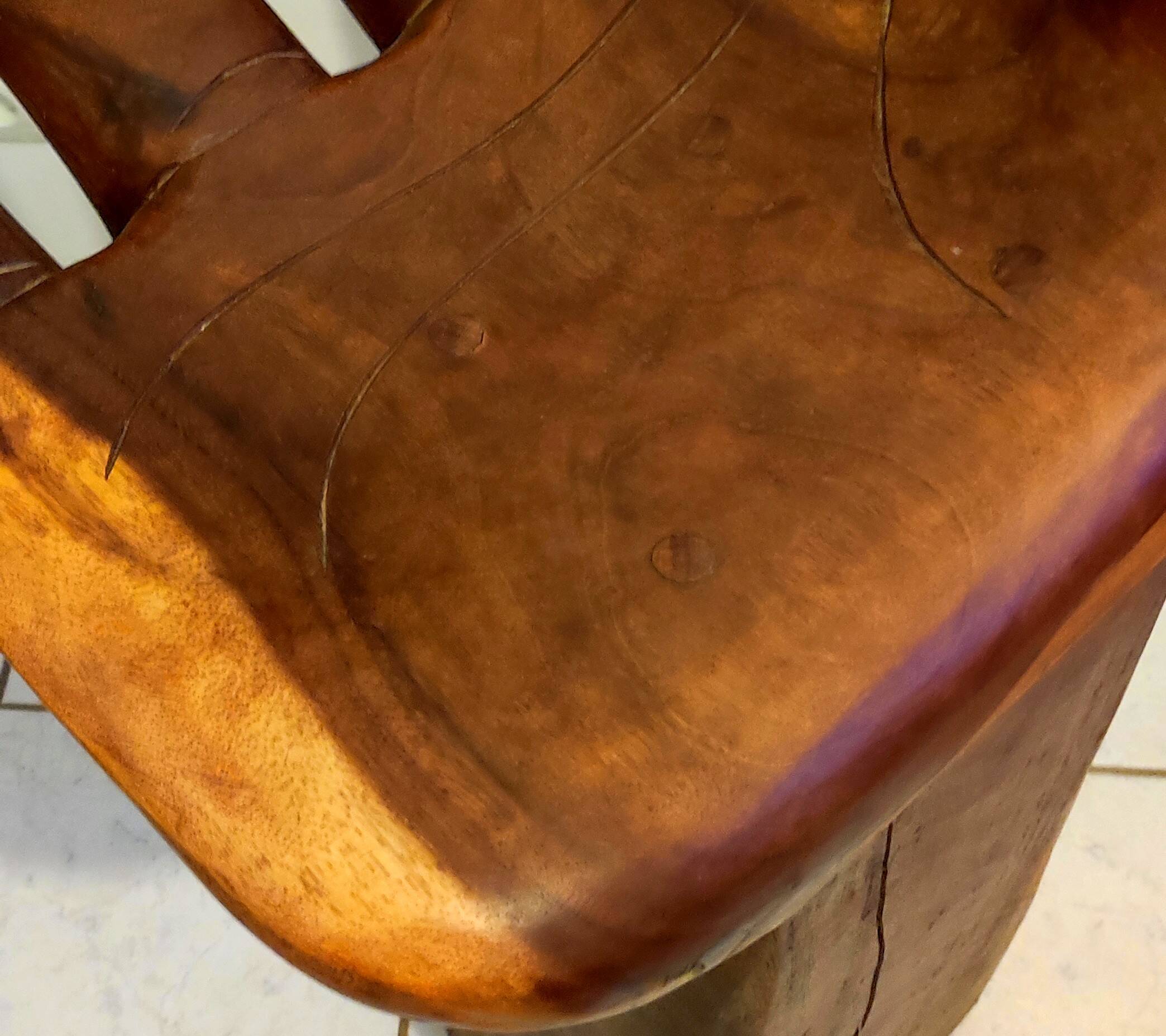Chaise main (haute) bois exotique massif, vers 1970