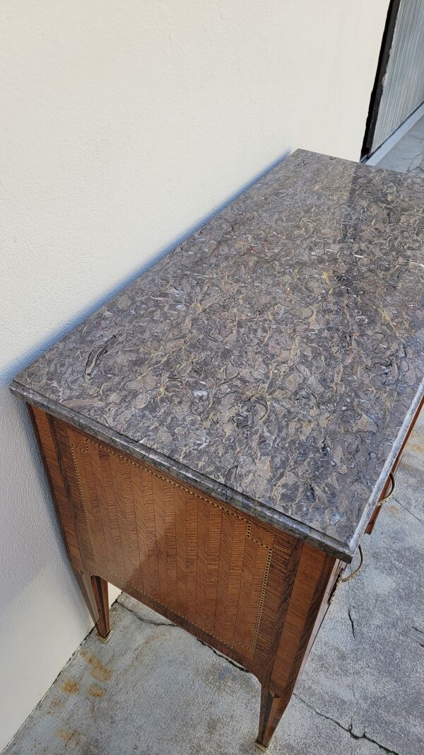 Commode sauteuse Louis XVI en marqueterie 19ème