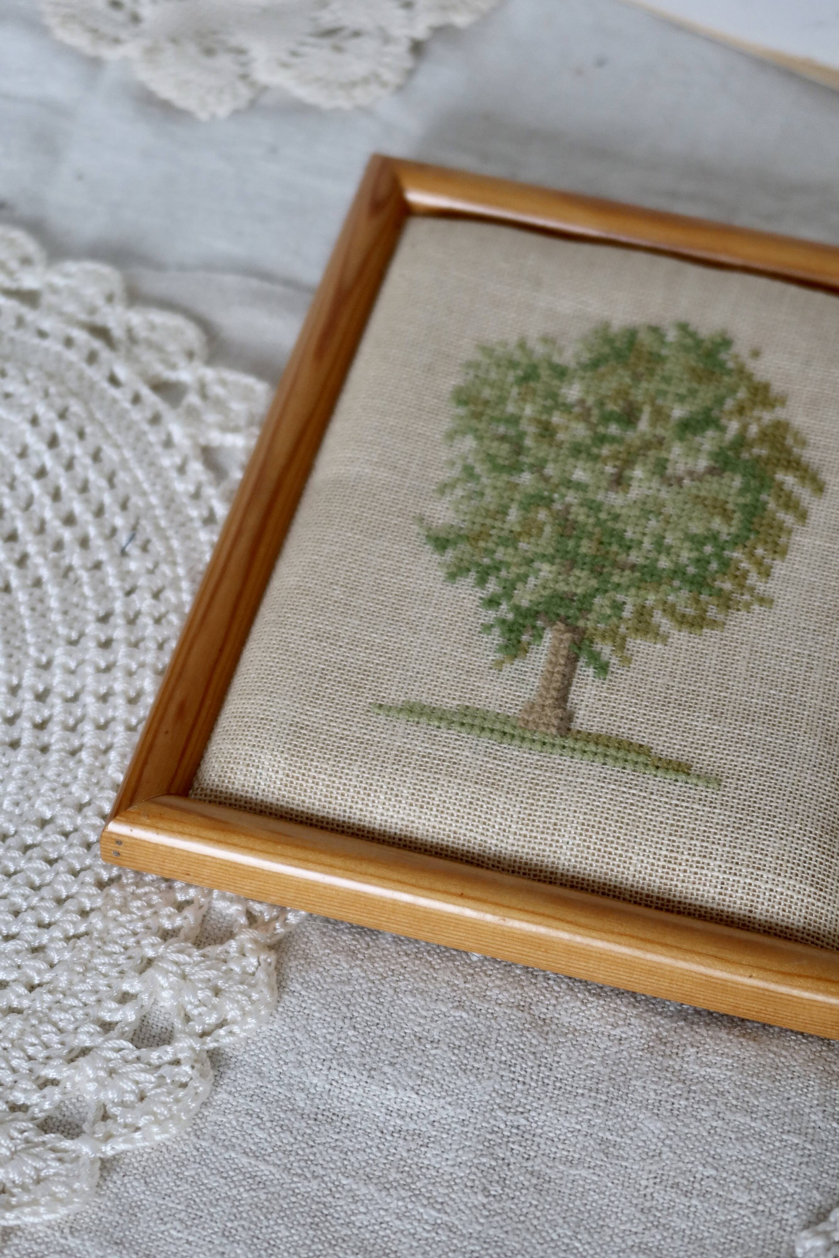 Petit canevas vintage arbre encadrement bois