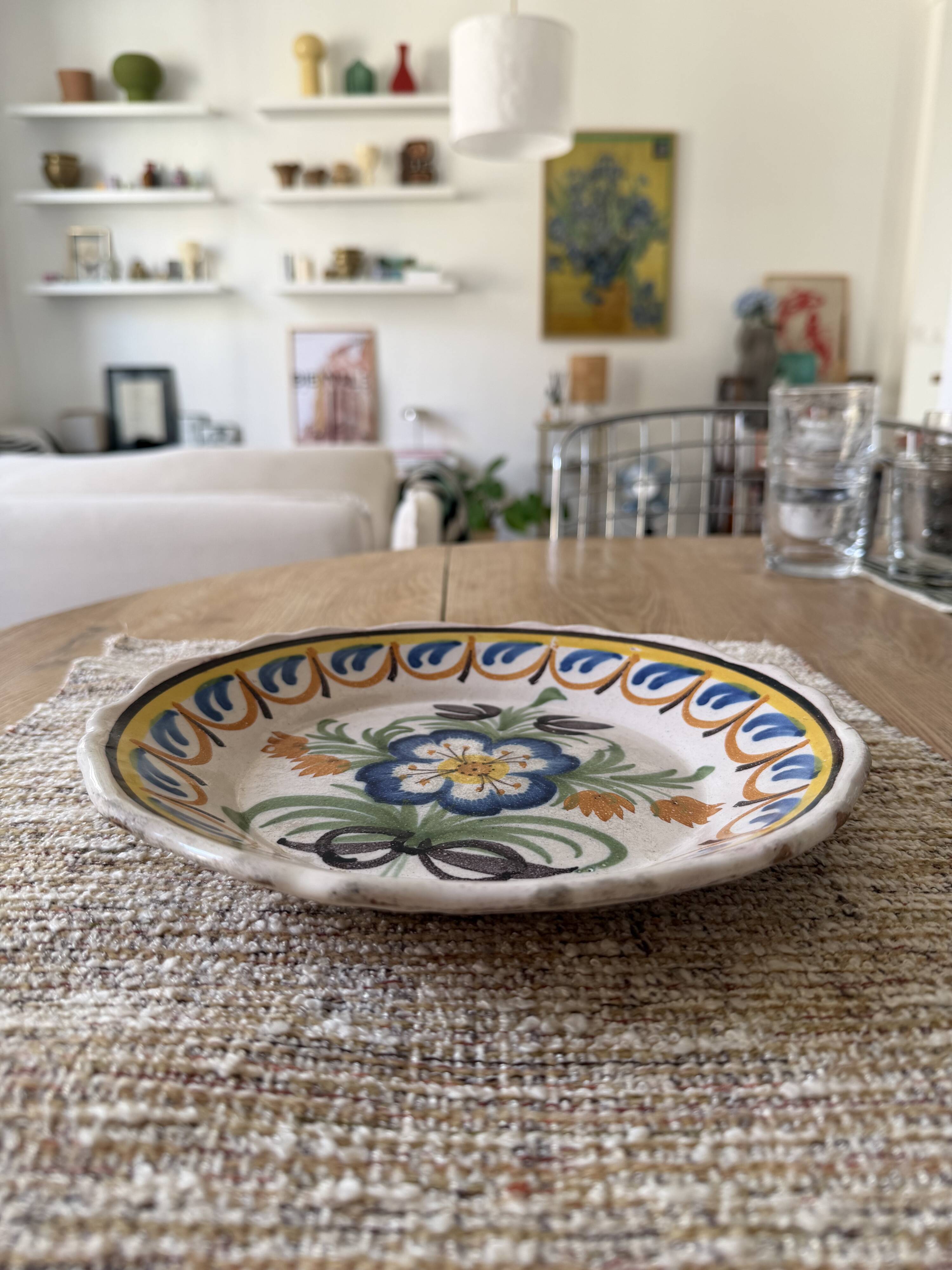 Assiette vintage en céramique peinte à la main