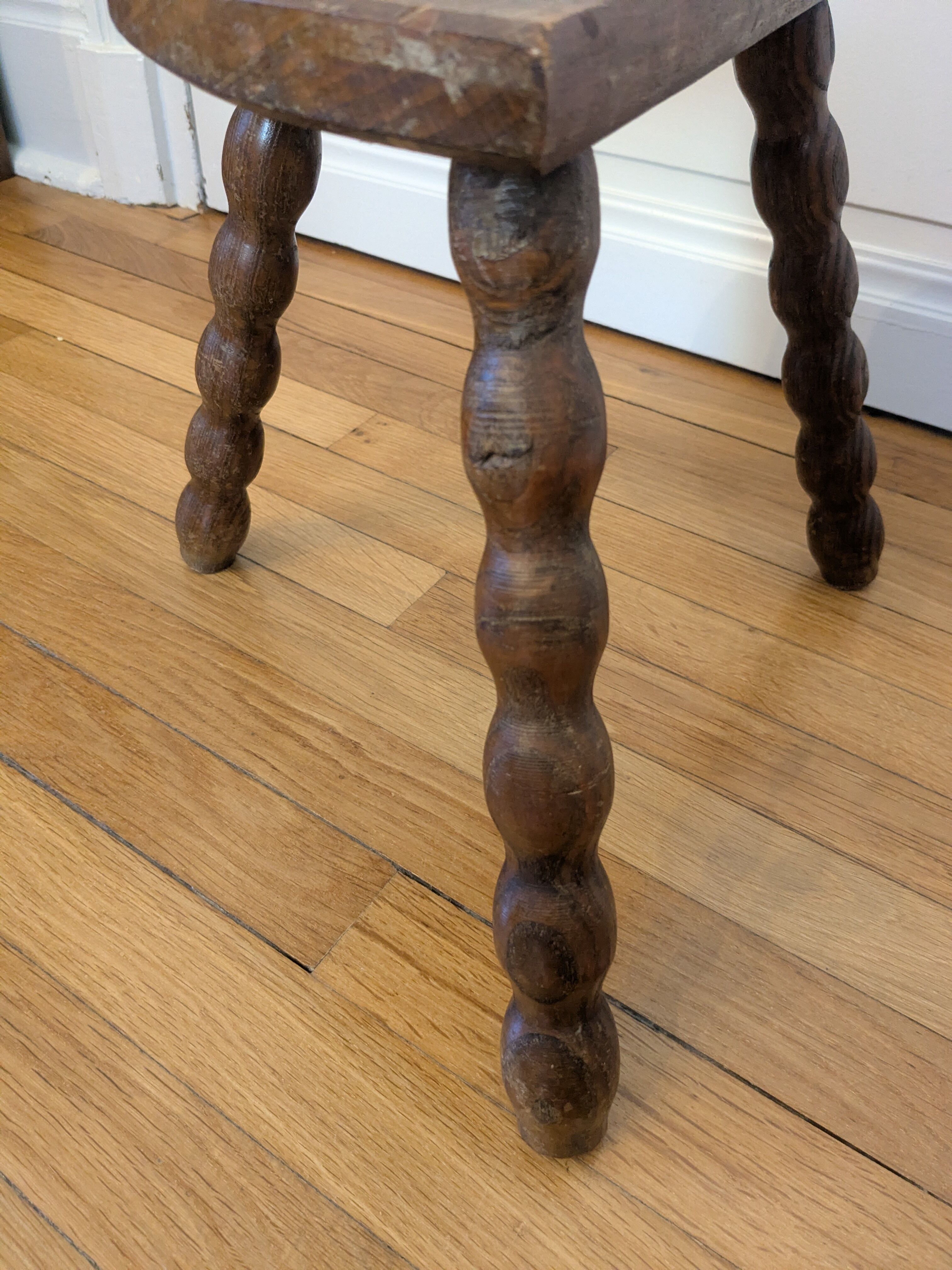 Tabouret tripode