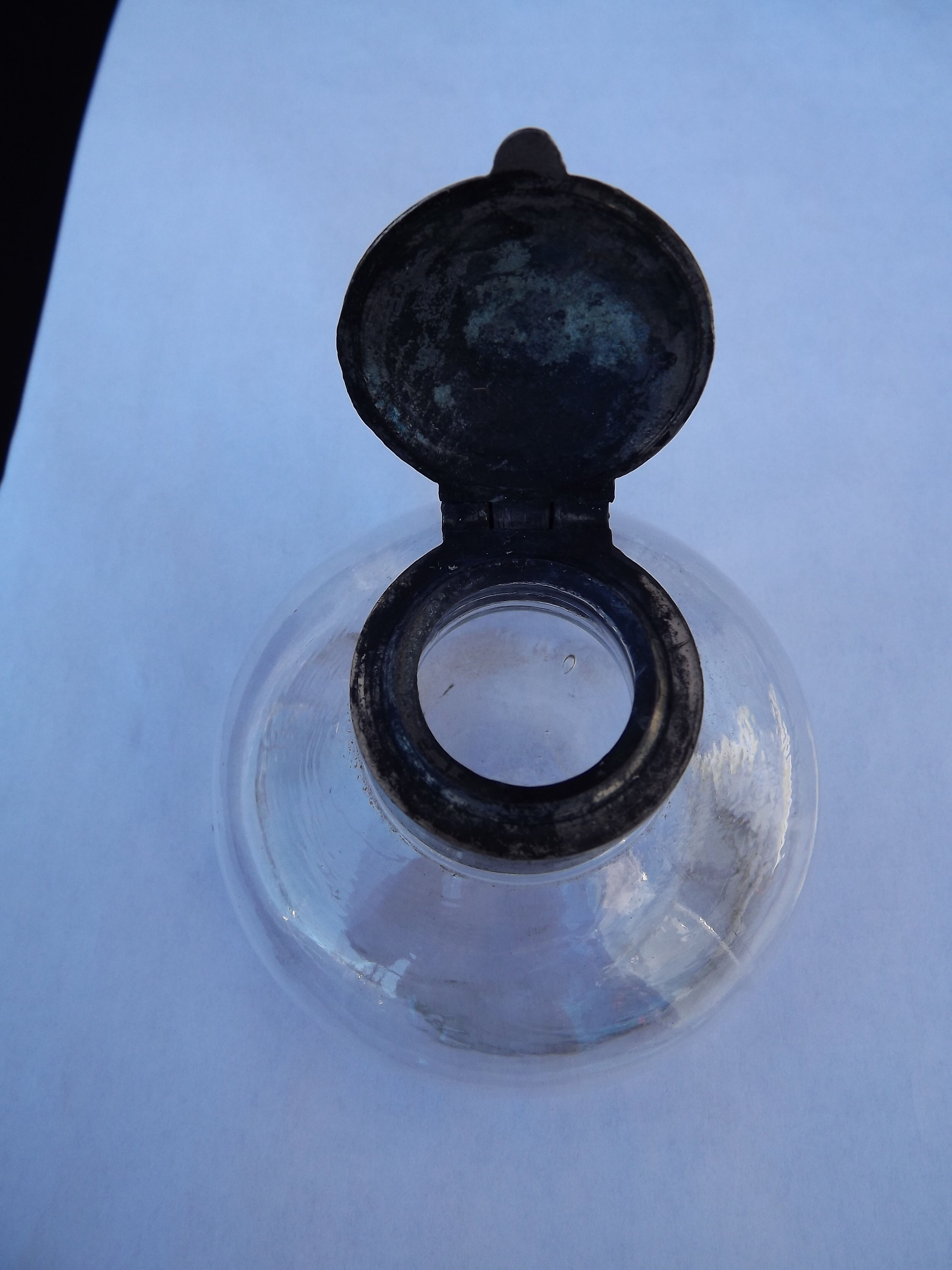 Glass inkwell