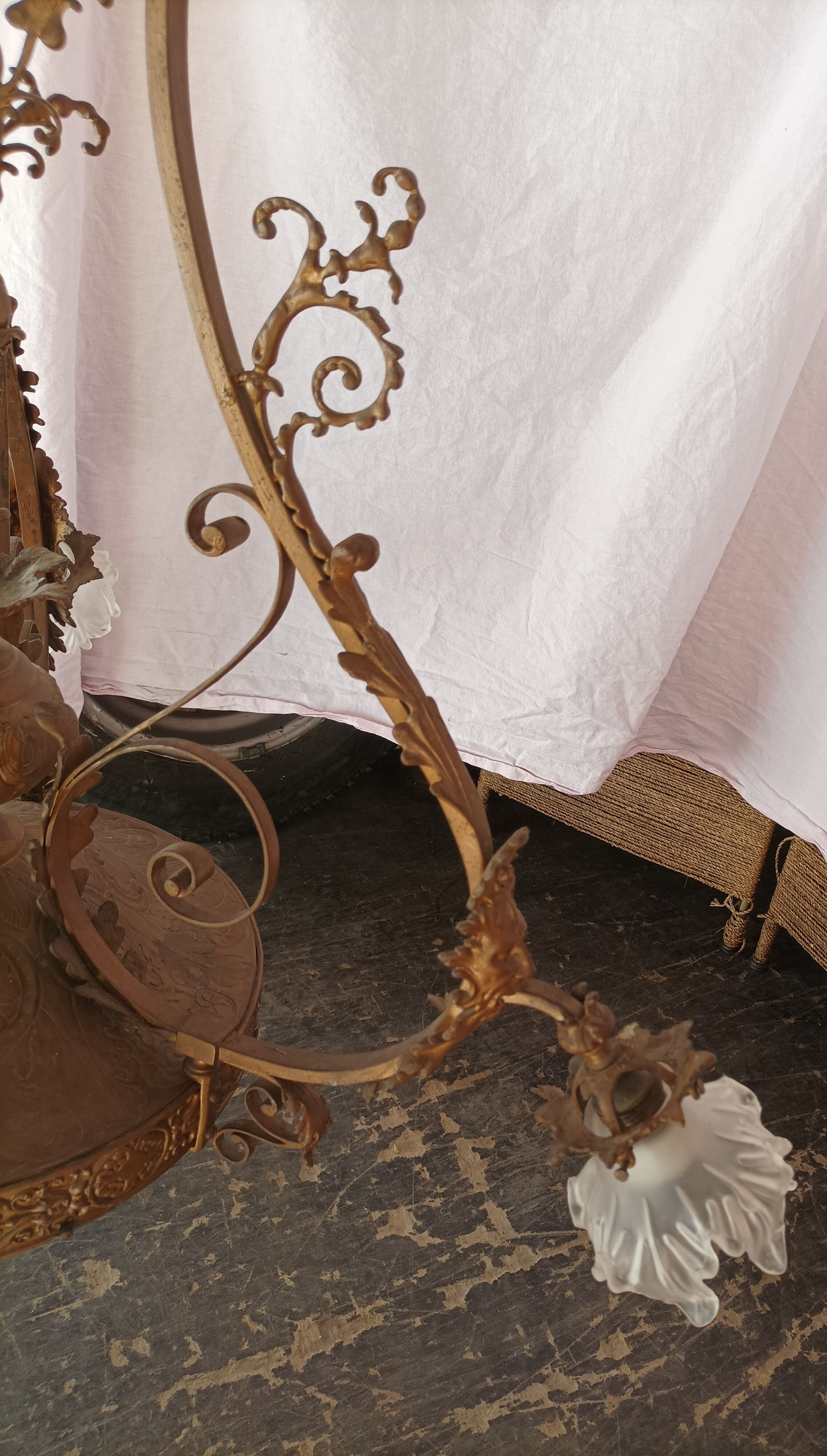 Suspension in brass and bronze Renaissance style