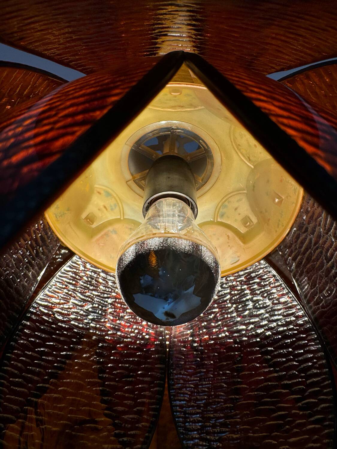 Lustre lotus Bakélite années 70