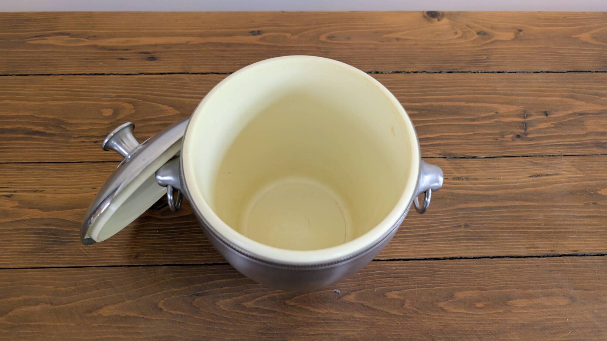Antique ice bucket by Létang Rémy – chic tableware