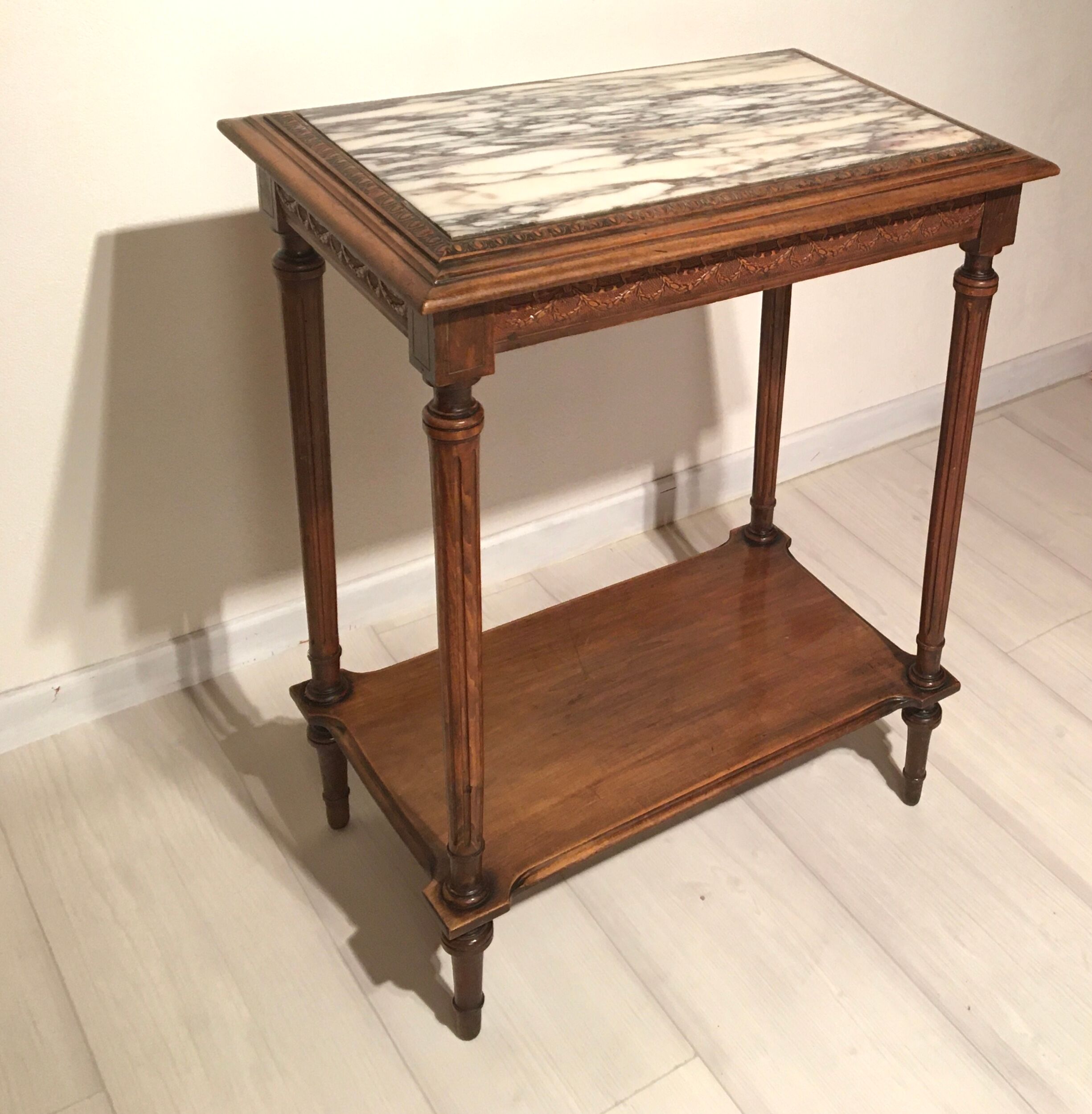 Table d’appoint style Louis XVI marbre
