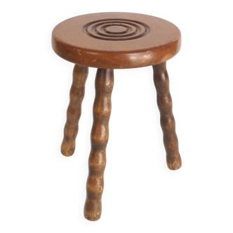 Circle tripod stool