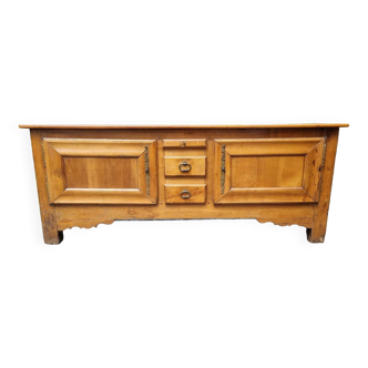 Old low buffet