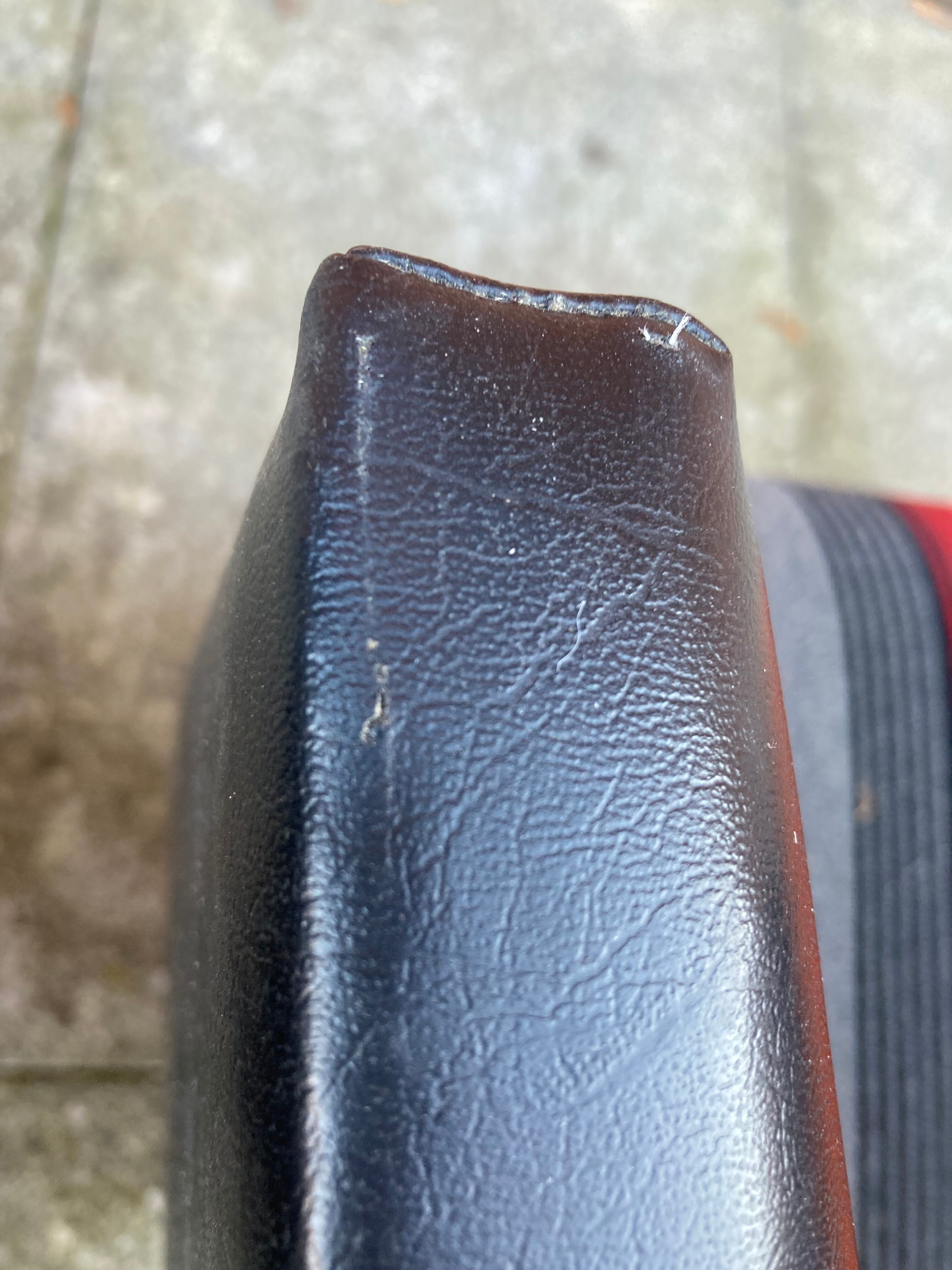 Paire de fauteuils "feu" des années 80