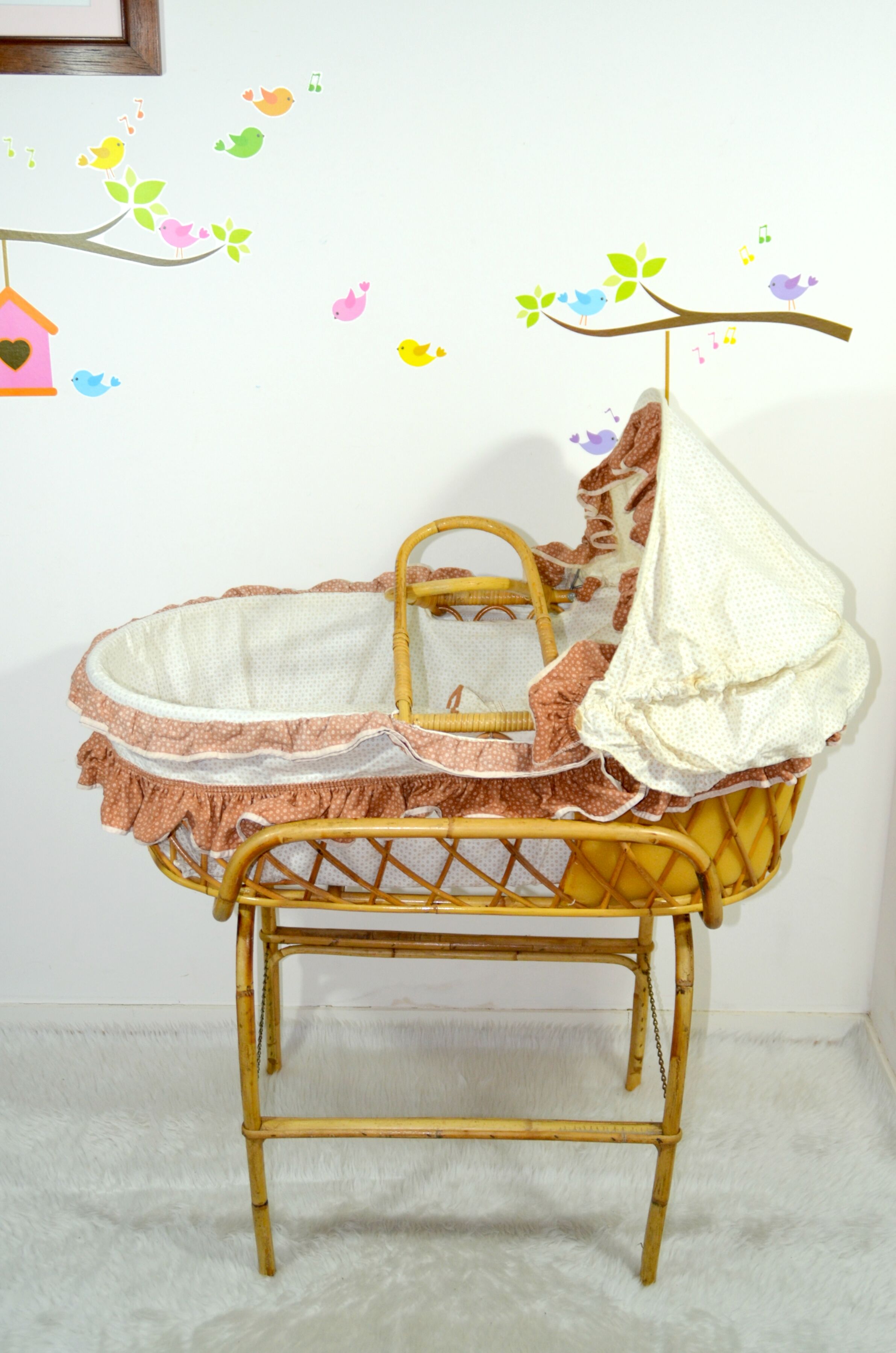 Bassinet baby rattan on foot