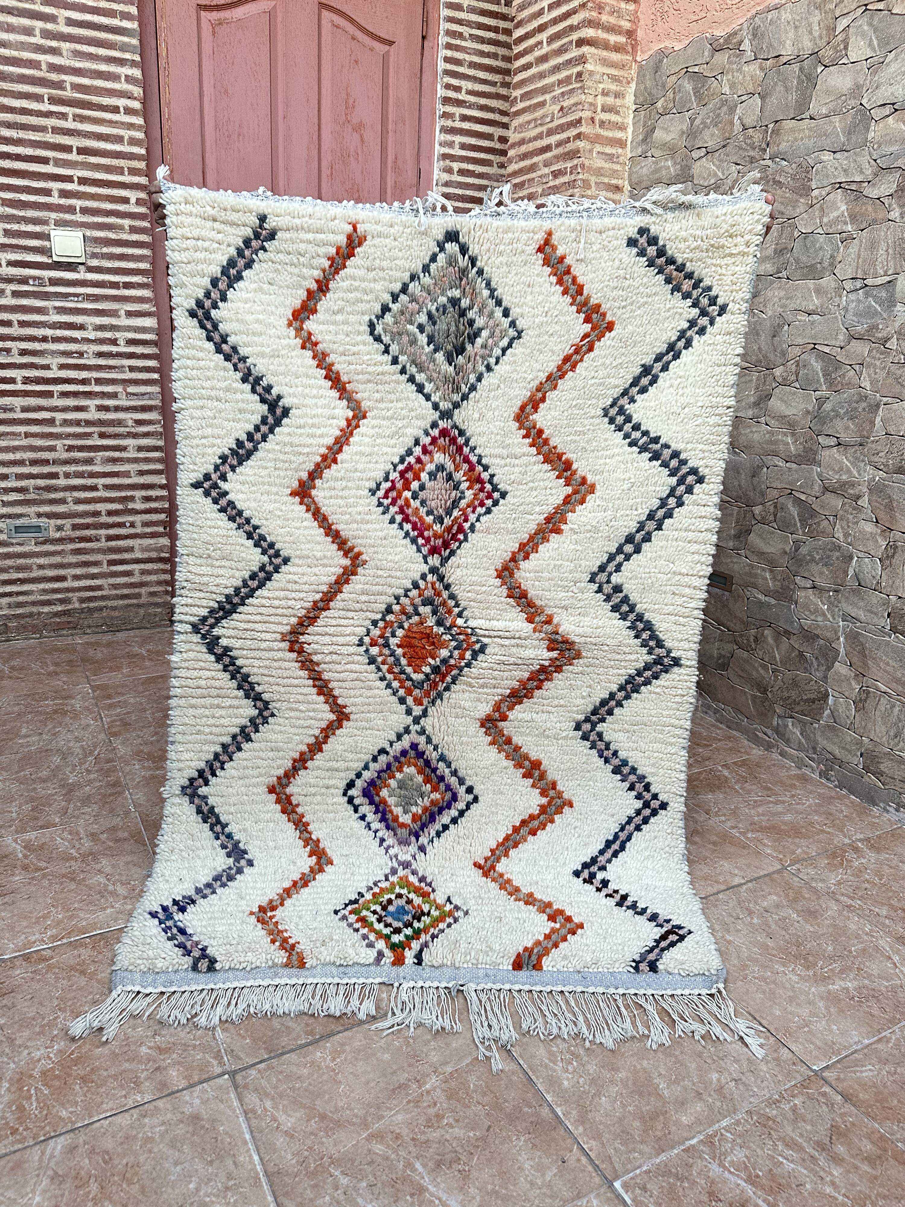 Azilal Moroccan wool rug, handmade: Berber pattern (150 x 96 cm)