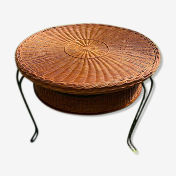 Coffee table with rattan chest